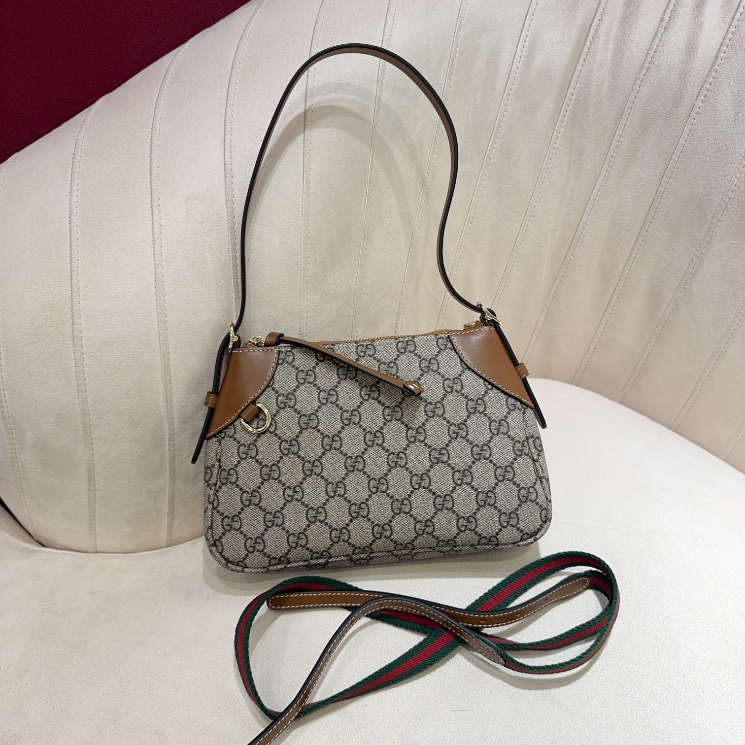 [TOP] GUCCI GG Emblem Small Shoulder Bag 24.5X16X6 cm - GHW