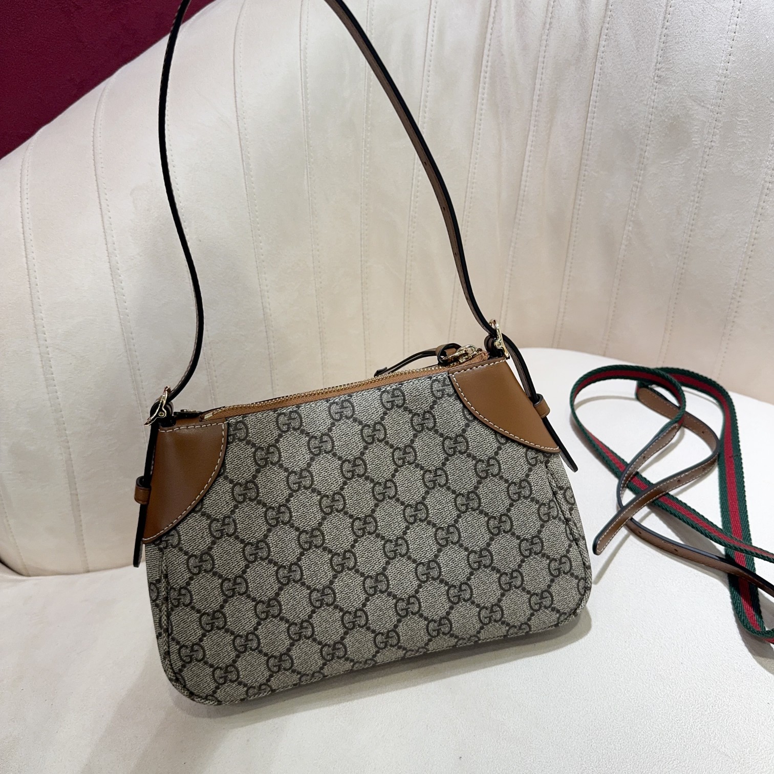 [TOP] GUCCI GG Emblem Small Shoulder Bag 24.5X16X6 cm - GHW