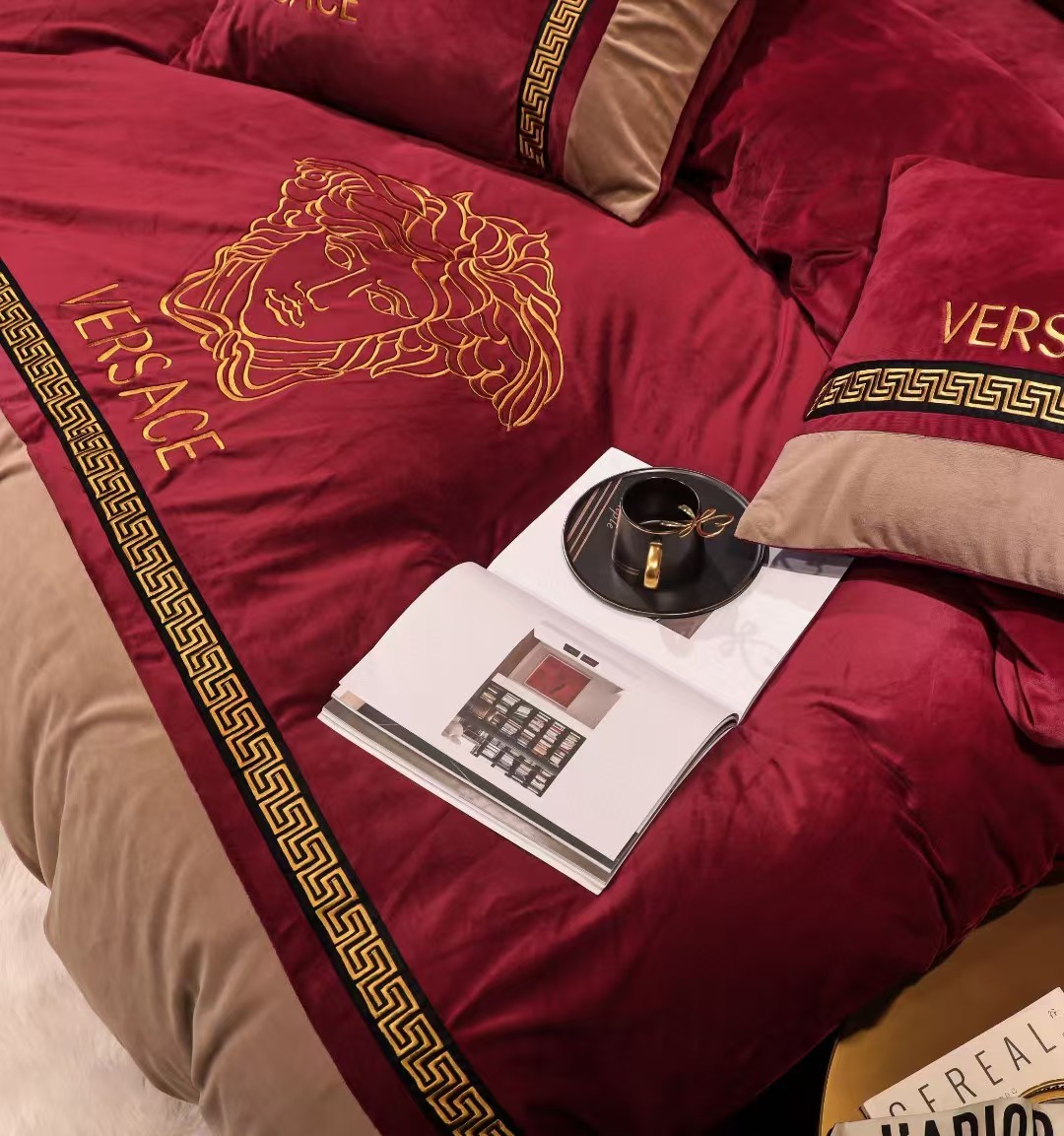 [TOP] Versace Washed Silk Printing Four-piece Set - Red