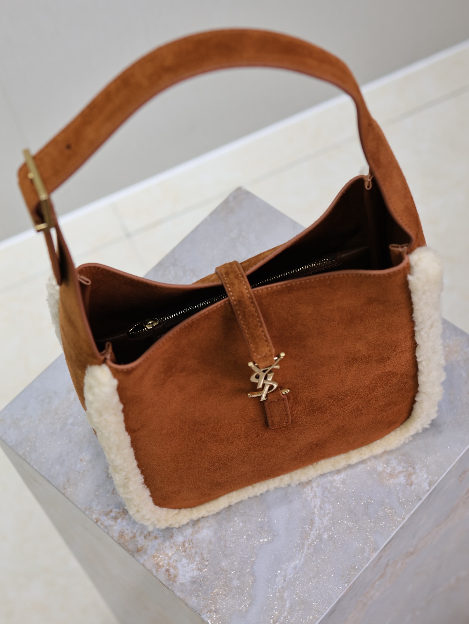 [TOP] Yves Saint Laurent YSL Le 5A7 Suede with Lambswool Hobo Bag 23×22×8.5cm - Brown