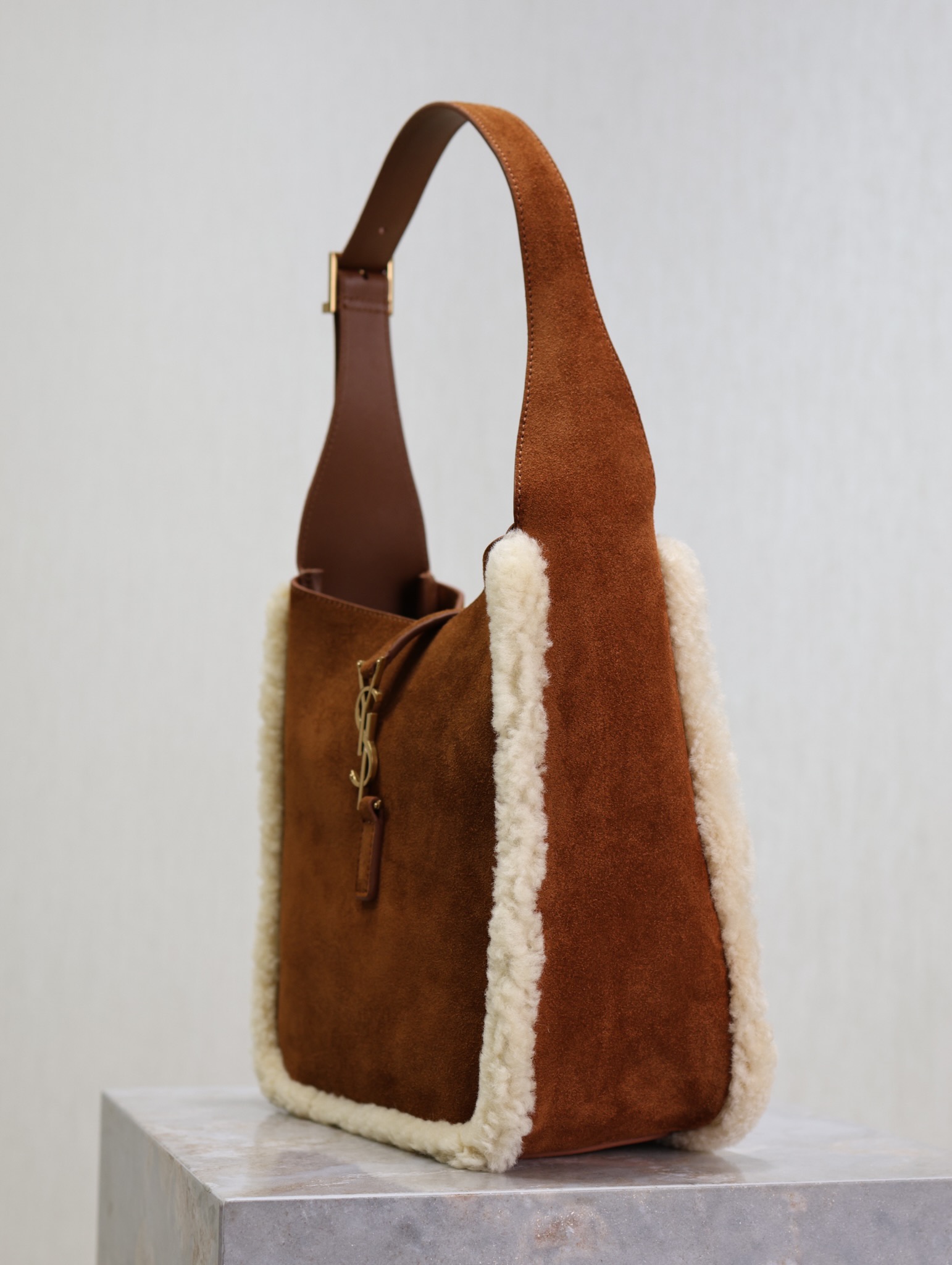 [TOP] Yves Saint Laurent YSL Le 5A7 Suede with Lambswool Hobo Bag 23×22×8.5cm - Brown