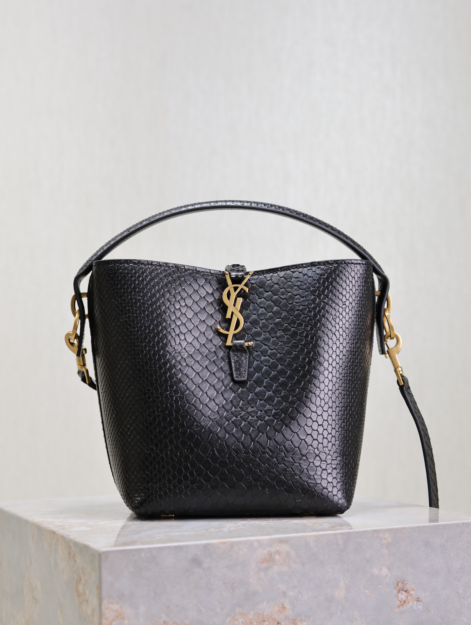 [TOP] Yves Saint Laurent YSL LE 37 Bag 15x13x6cm/17×20×13cm -Black