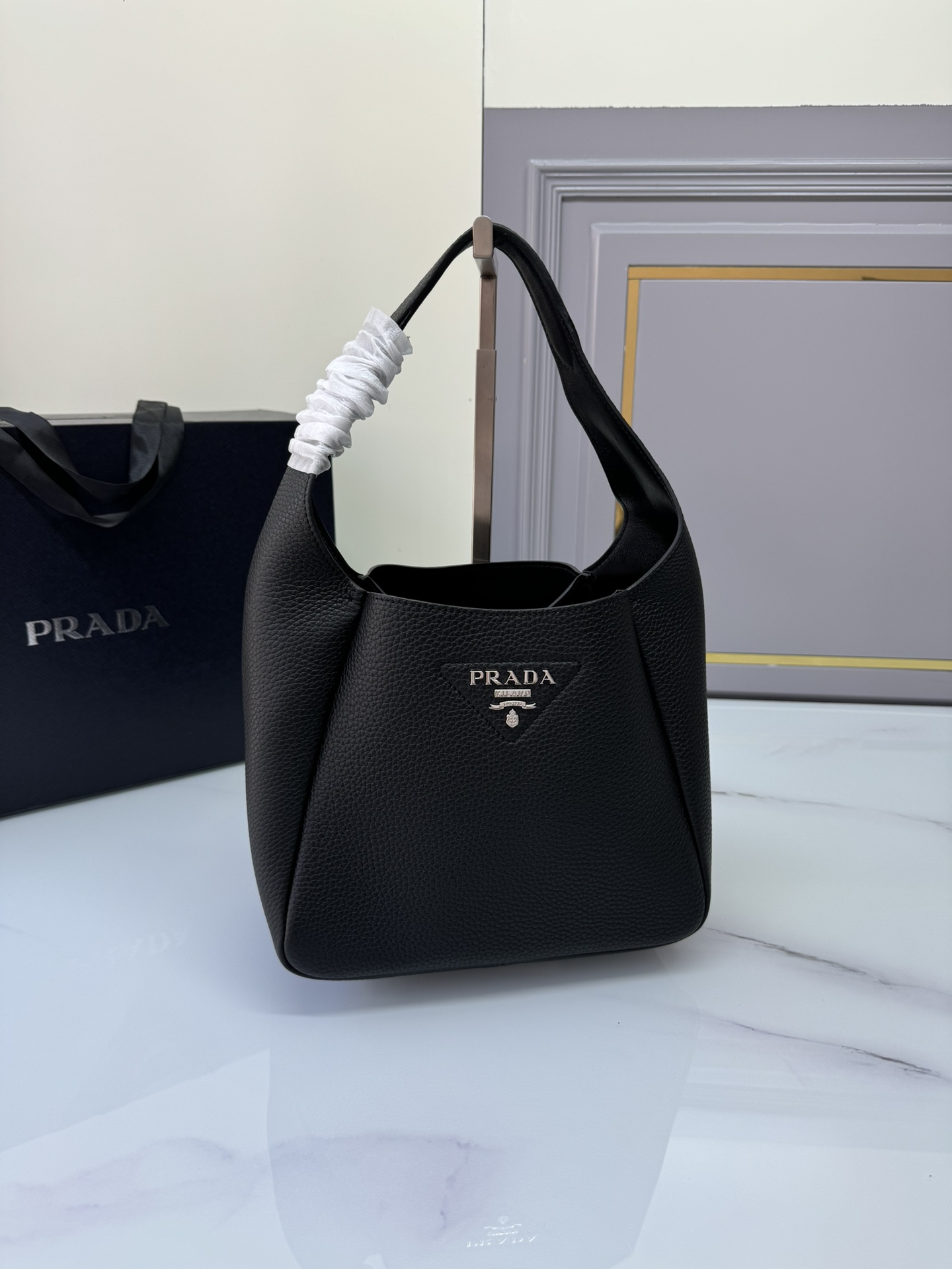 [Top] PRADA Cowhide Bucket Bag 23×21×13cm - Black