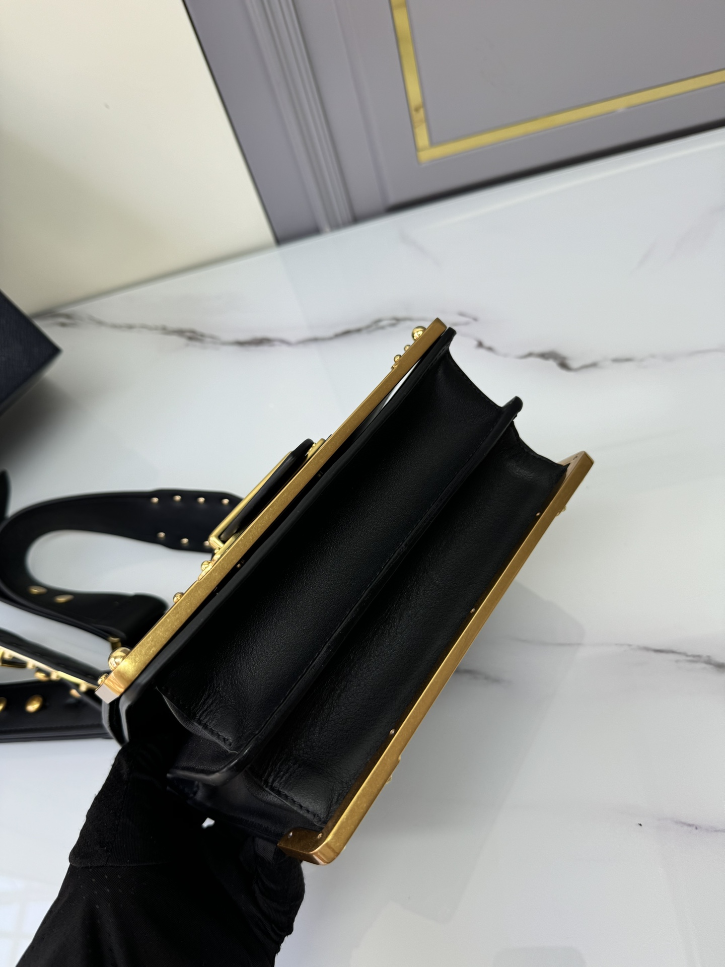 [Top] PRADA Cowhide Bag 19×14×9cm - Black