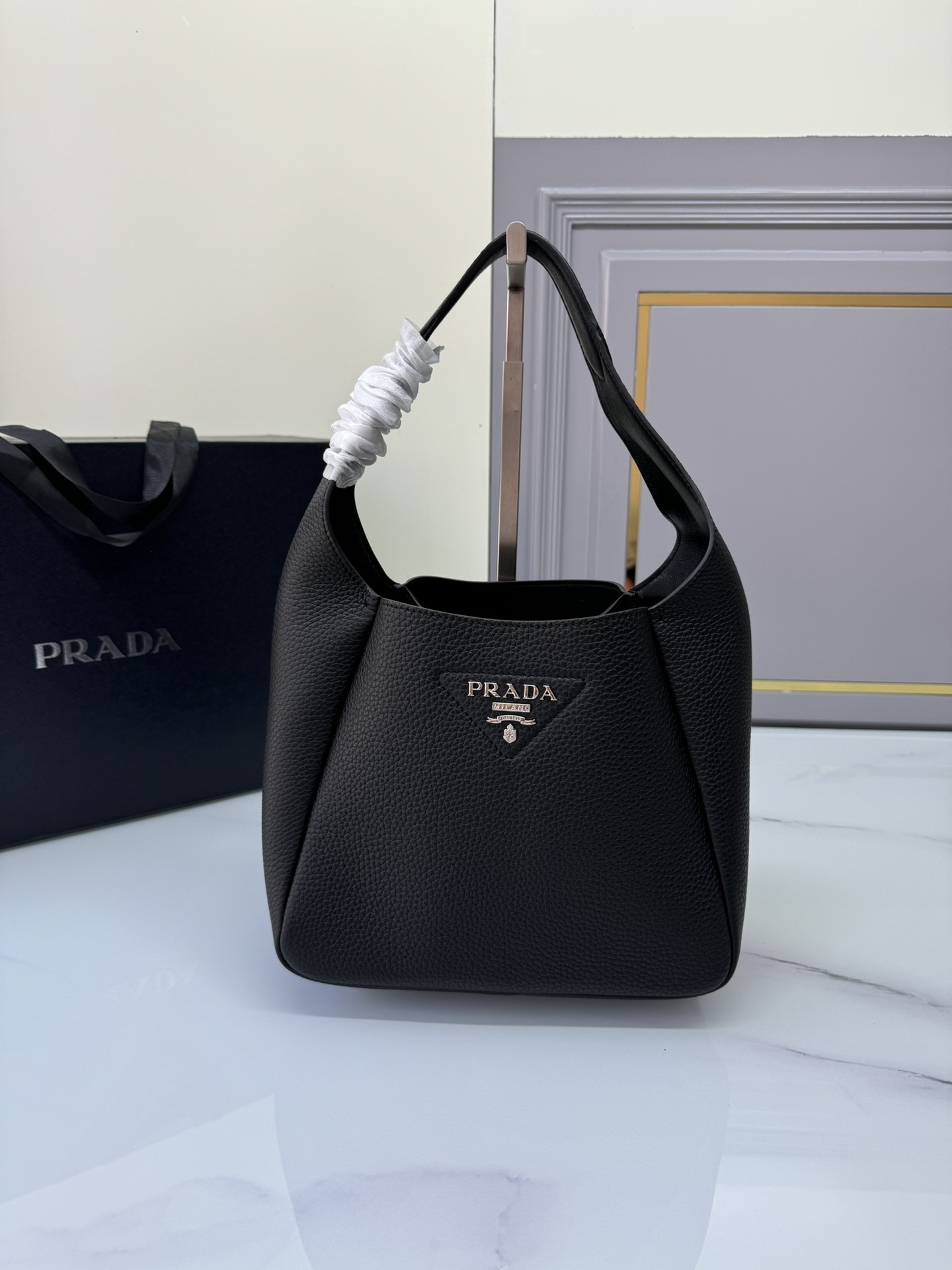 [Top] PRADA Cowhide Bucket Bag 23×21×13cm - Black