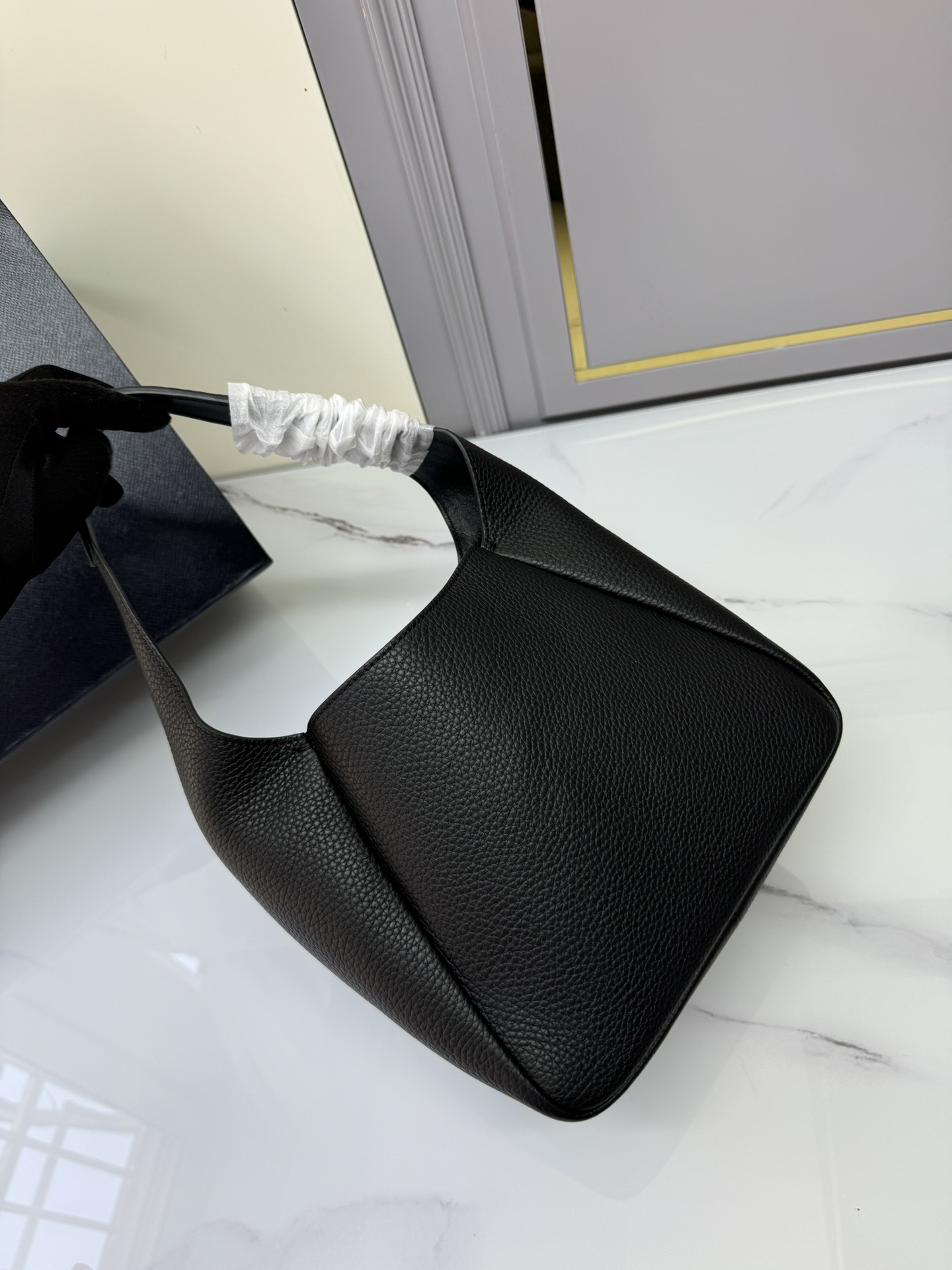 [Top] PRADA Cowhide Bucket Bag 23×21×13cm - Black