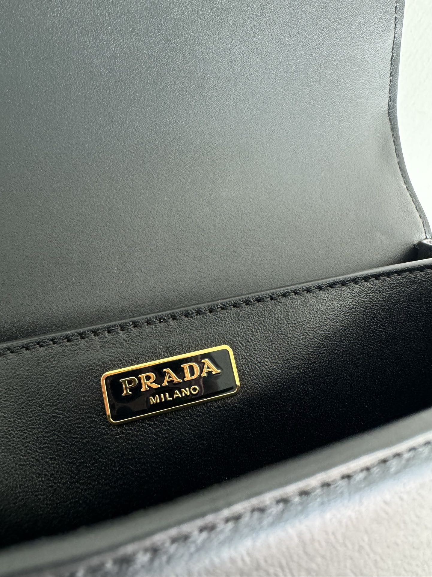 [Top] PRADA Cowhide Bag 19×14×9cm - Black