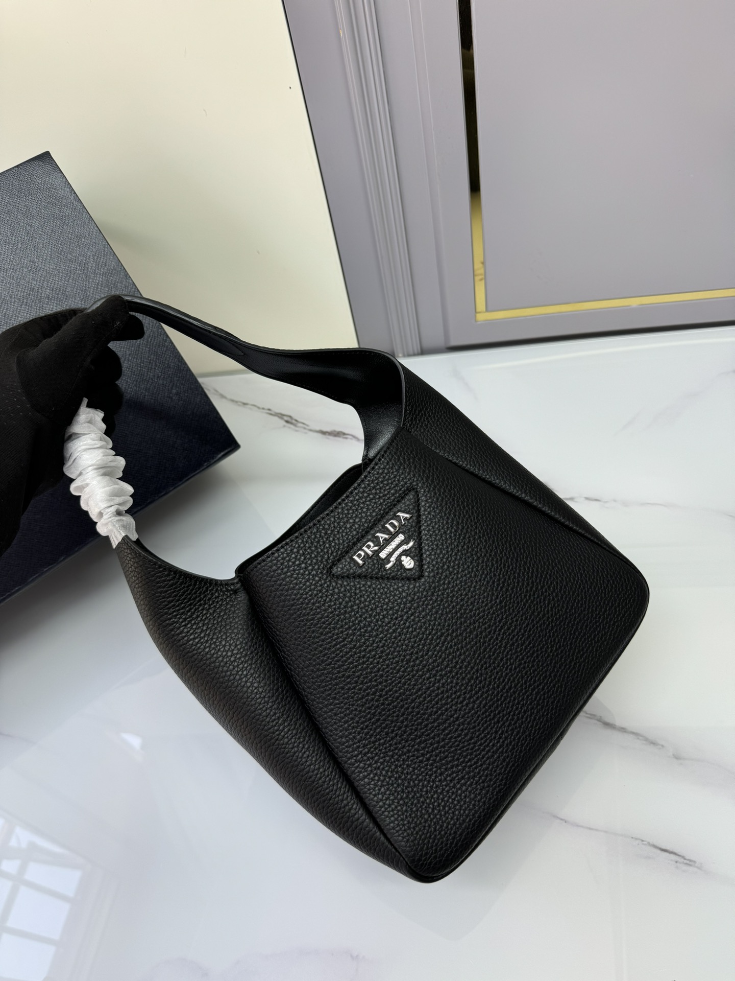 [Top] PRADA Cowhide Bucket Bag 23×21×13cm - Black
