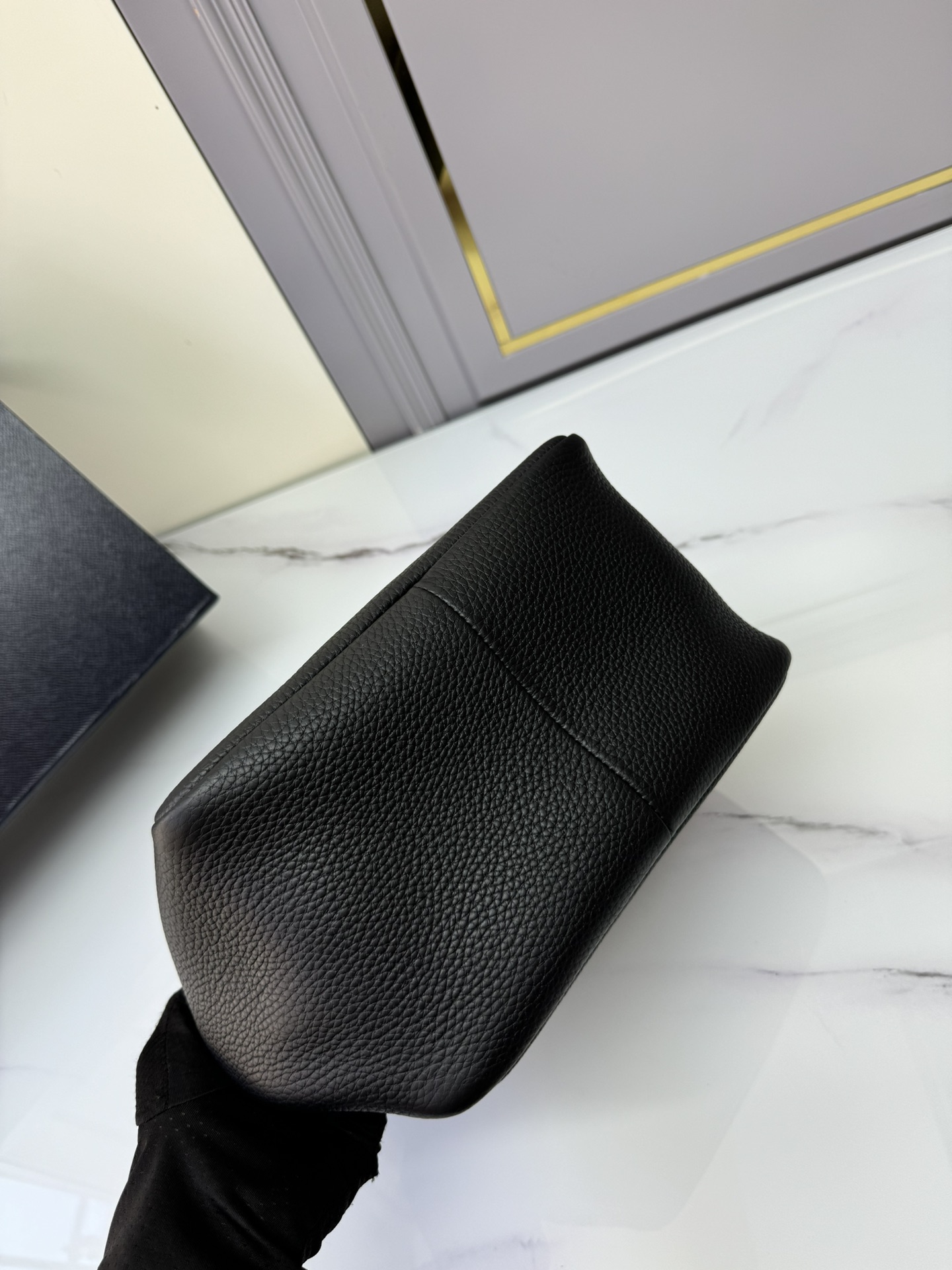 [Top] PRADA Cowhide Bucket Bag 23×21×13cm - Black