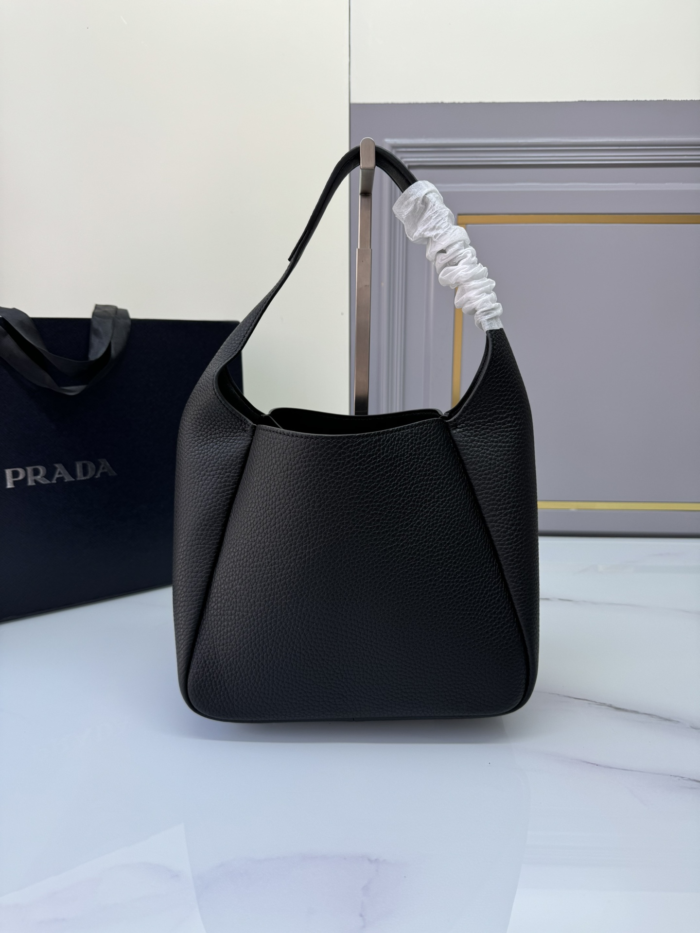 [Top] PRADA Cowhide Bucket Bag 23×21×13cm - Black