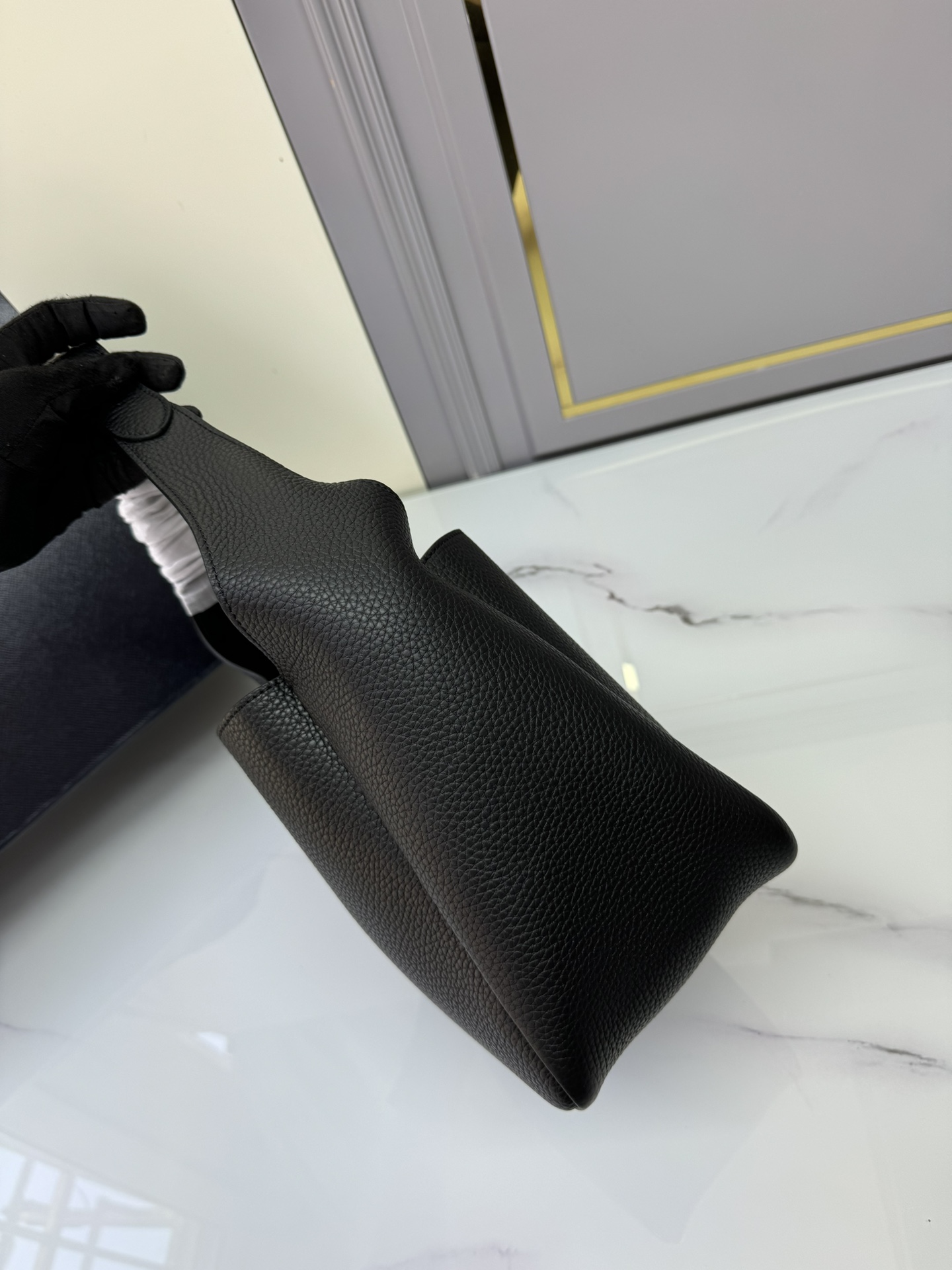 [Top] PRADA Cowhide Bucket Bag 23×21×13cm - Black