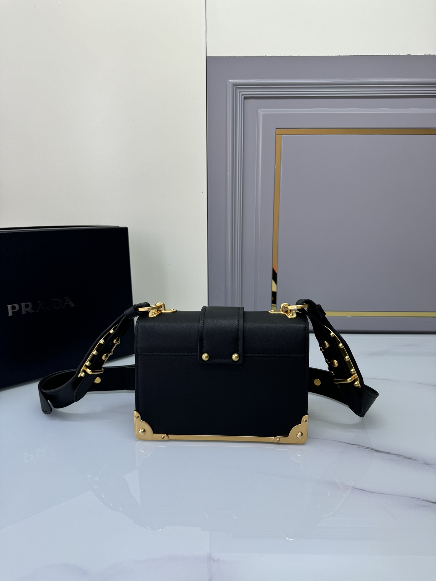 [Top] PRADA Cowhide Bag 19×14×9cm - Black
