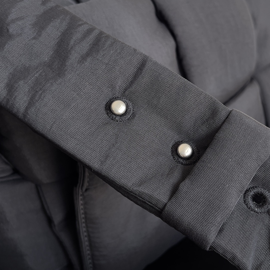 [TOP] Bottega Veneta BV Padded Tech Cassette Bag 38x11x24cm - Dark Gray