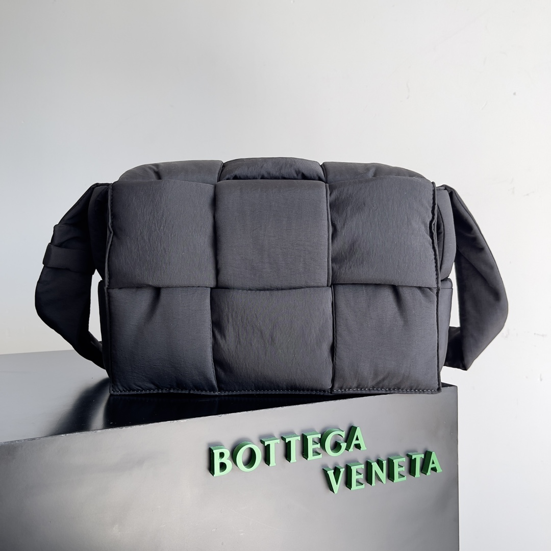 [TOP] Bottega Veneta BV Padded Tech Cassette Bag 38x11x24cm - Dark Gray