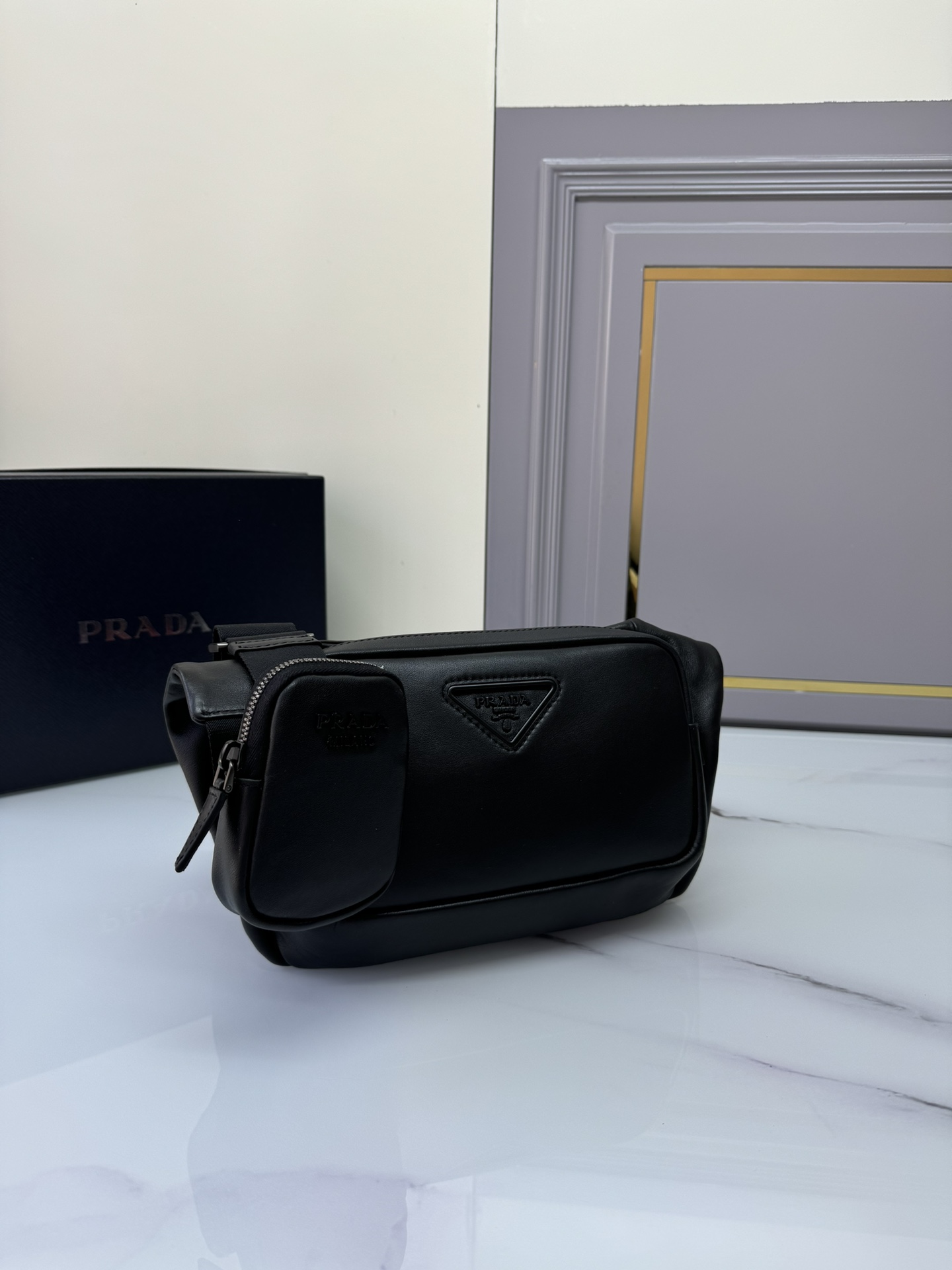 [Top] PRADA Nylon Messenger Bag 22x16.5x5cm - Black