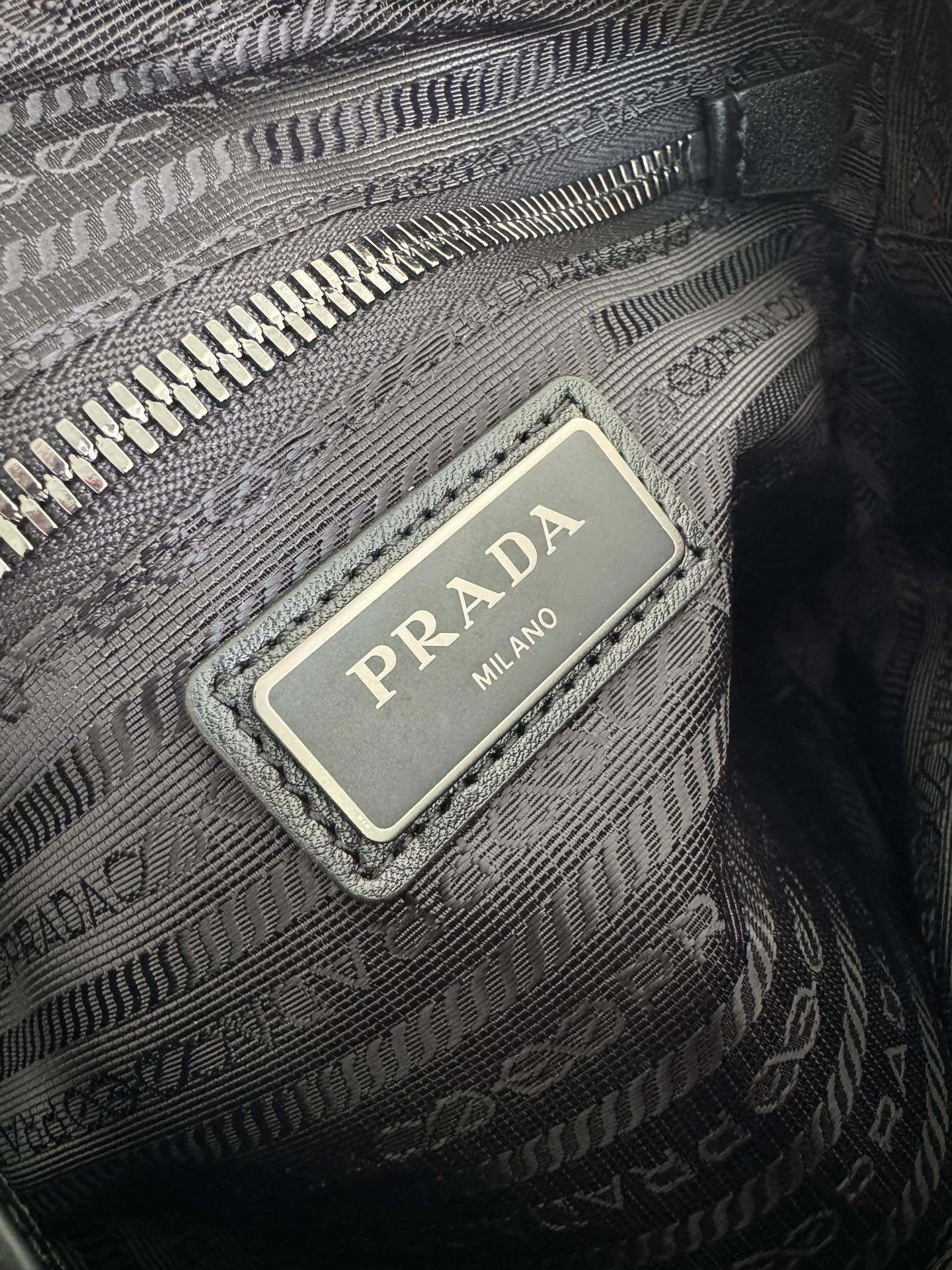 [Top] PRADA Nylon Messenger Bag 22x16.5x5cm - Black