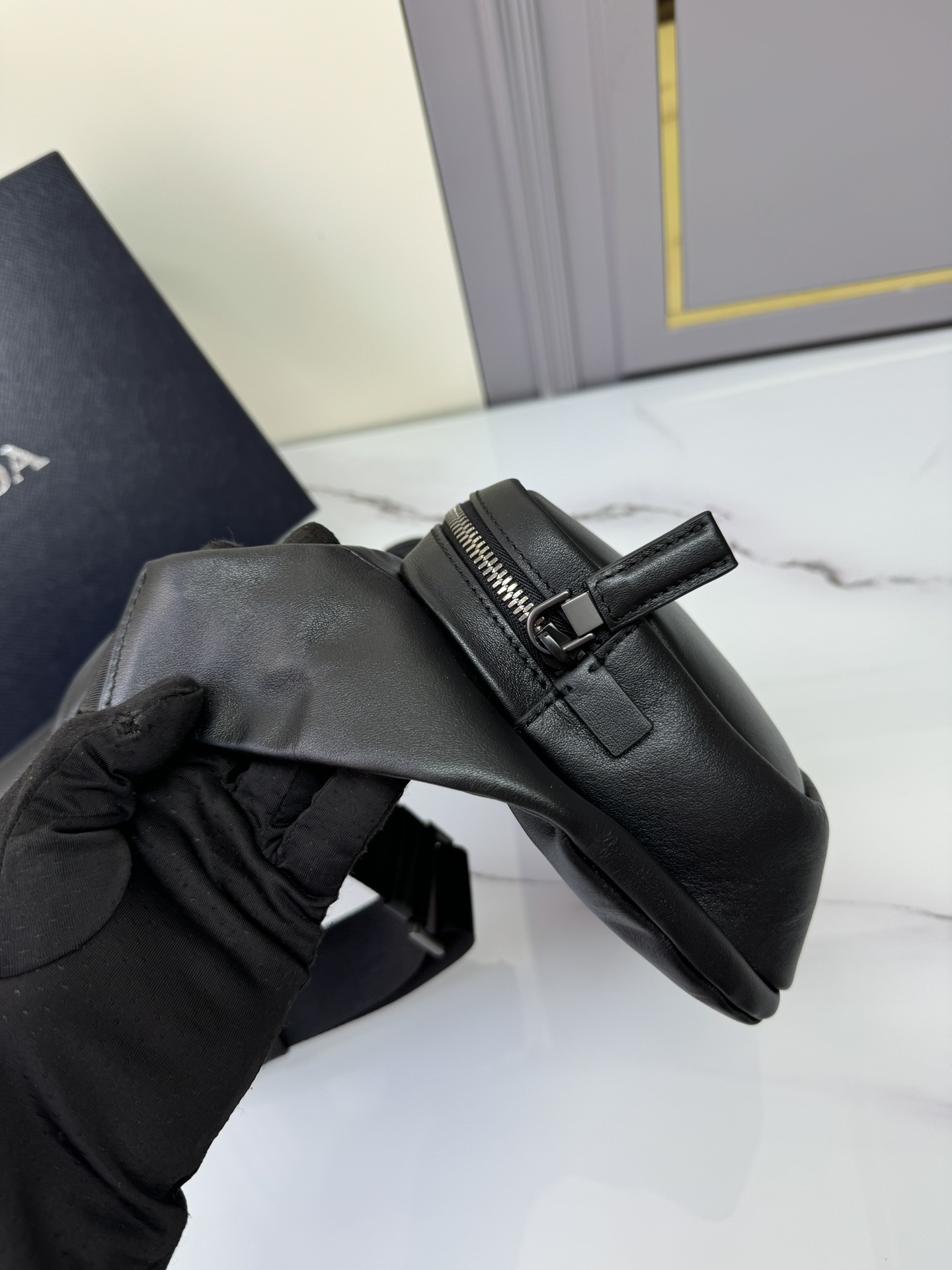 [Top] PRADA Nylon Messenger Bag 22x16.5x5cm - Black