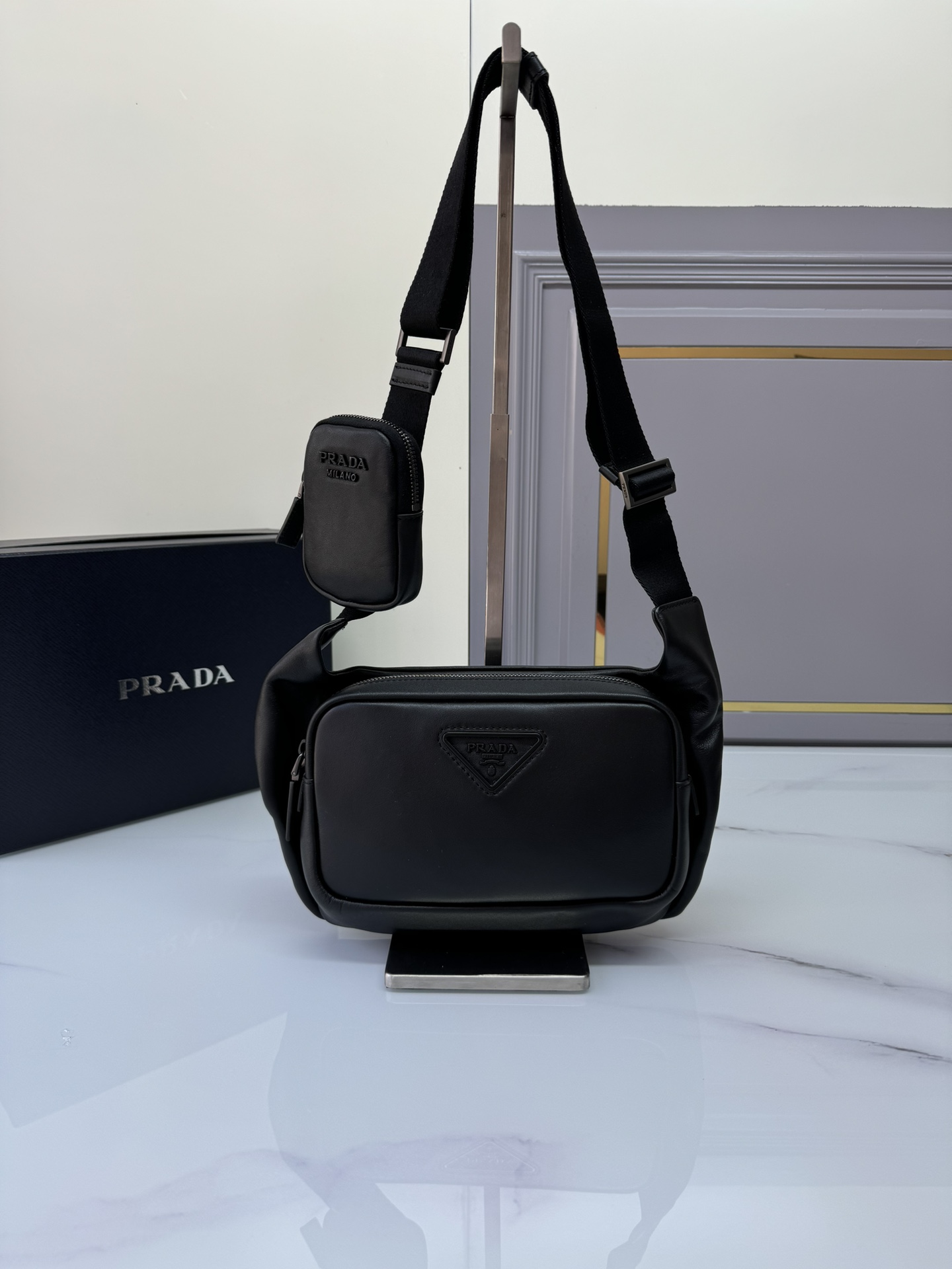 [Top] PRADA Nylon Messenger Bag 22x16.5x5cm - Black