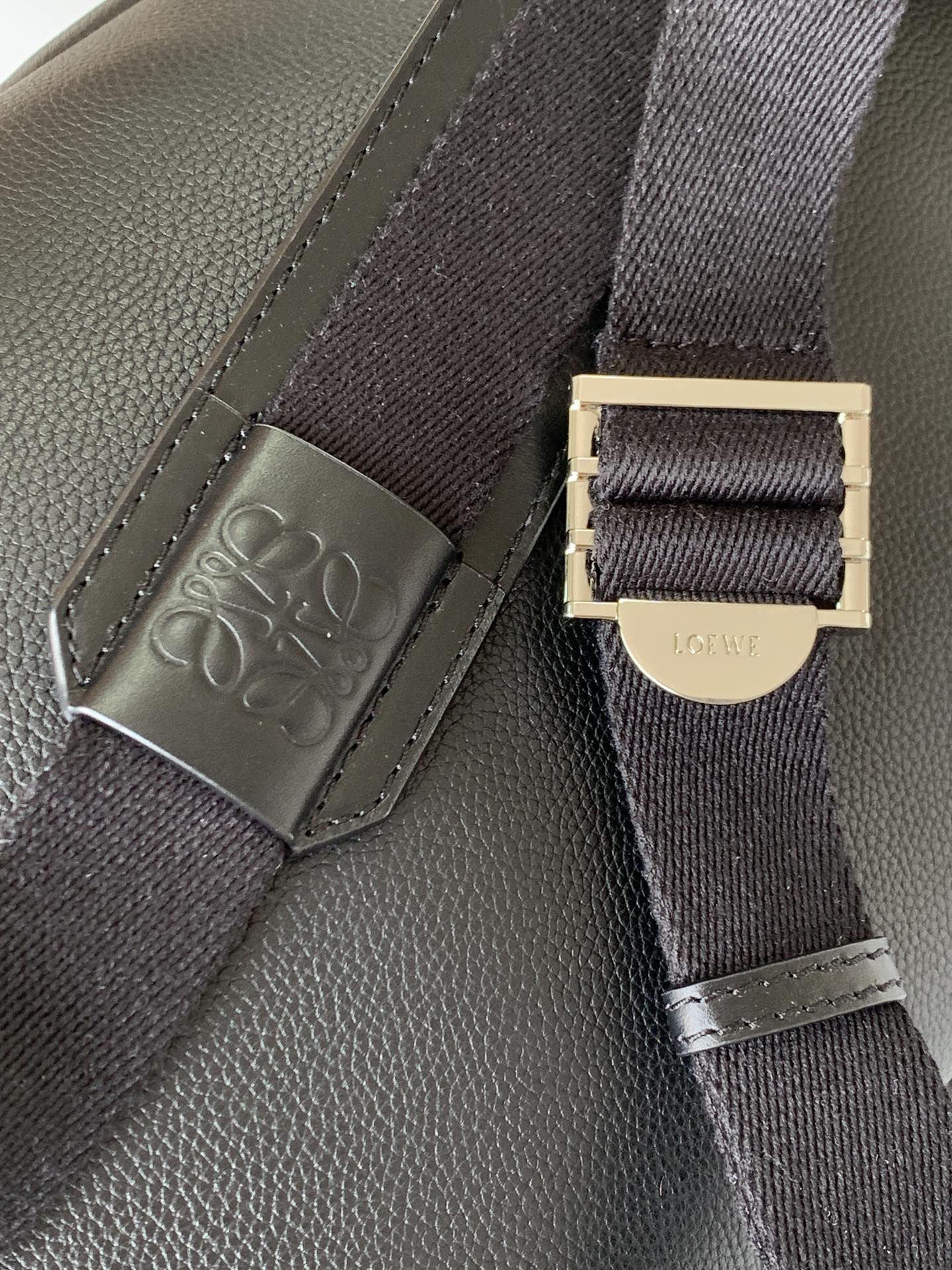 [TOP] LOEWE Anagram Embossed Backpack 39*28.5*11cm - Black