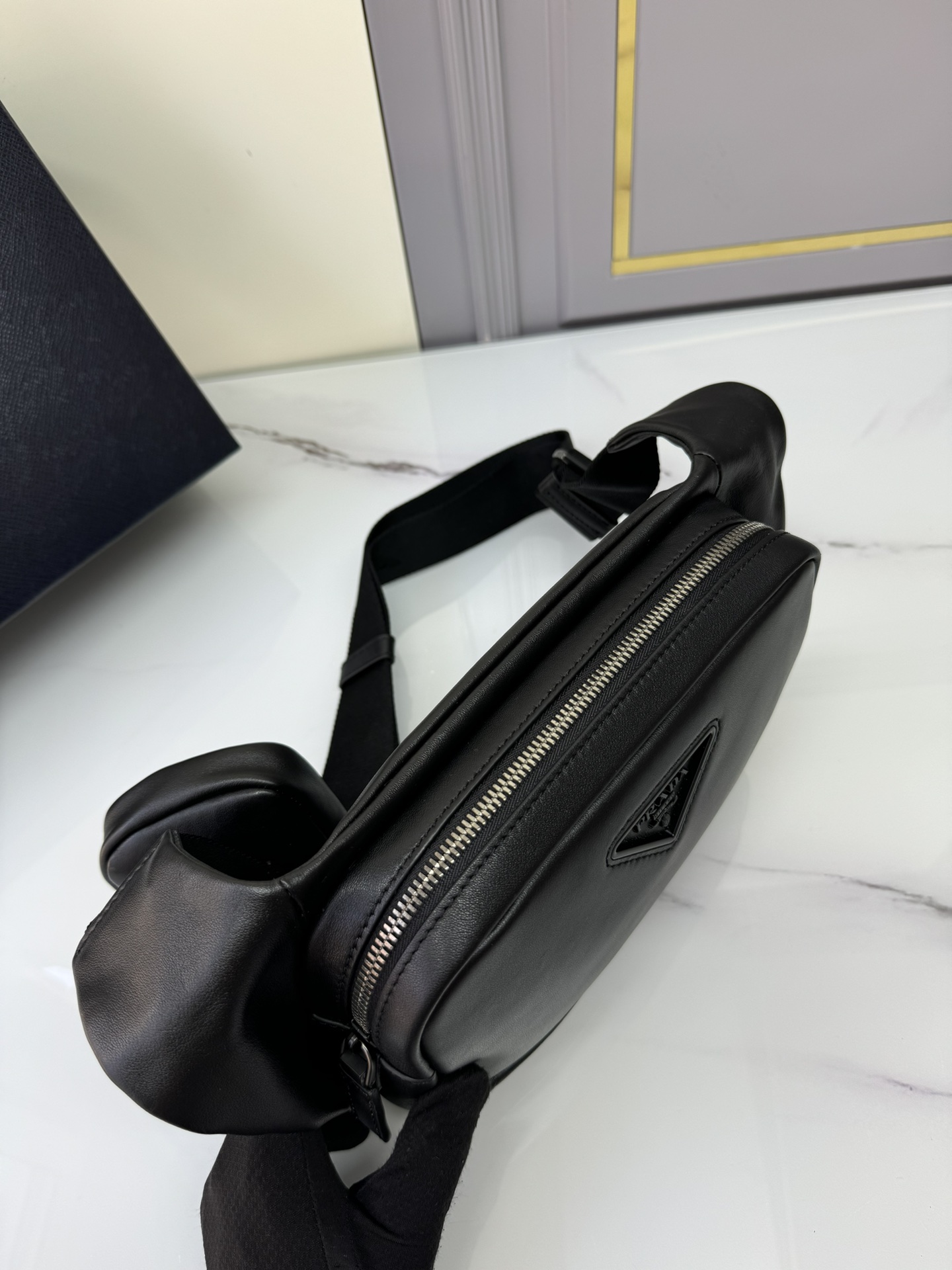 [Top] PRADA Nylon Messenger Bag 22x16.5x5cm - Black