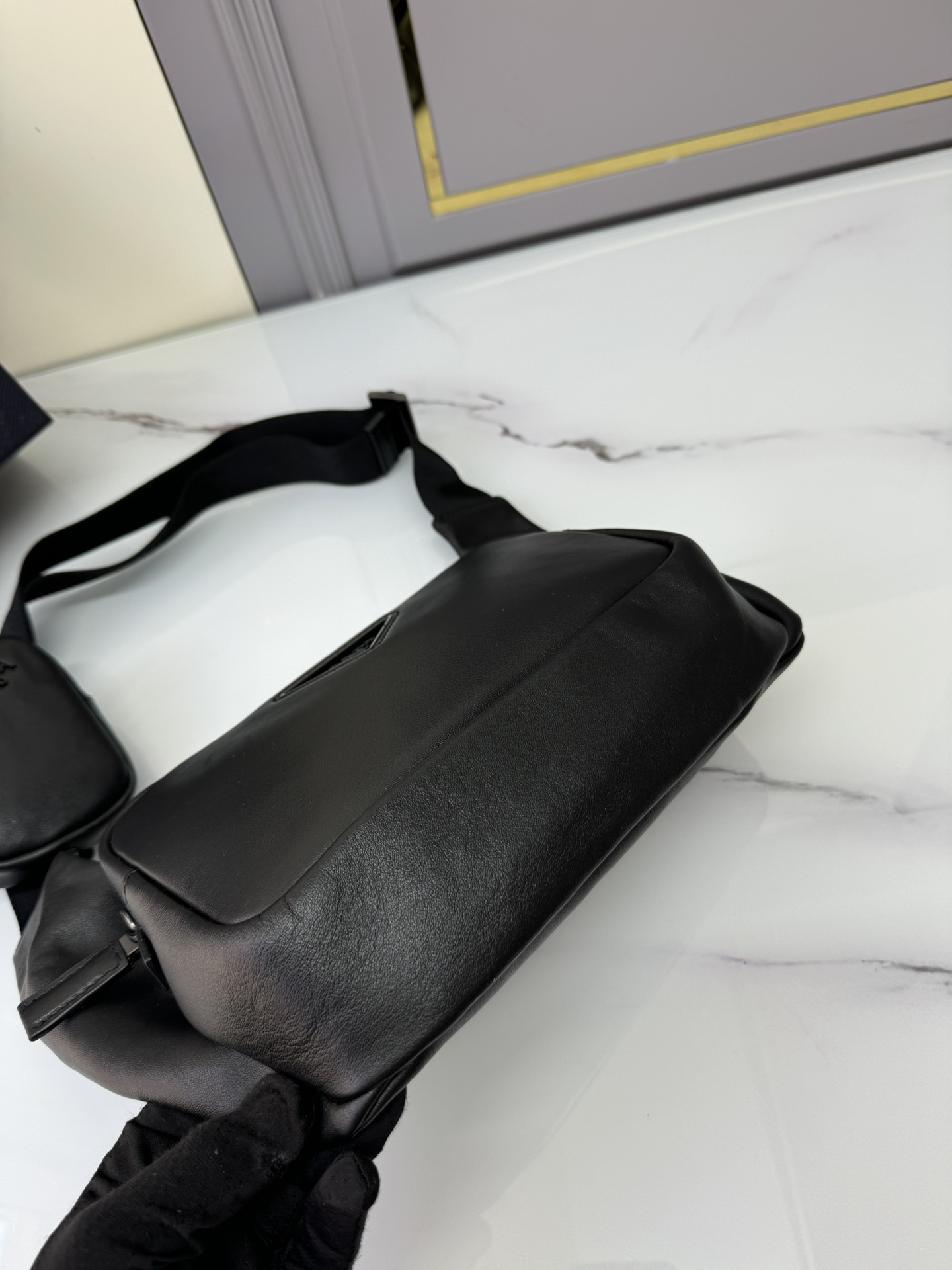 [Top] PRADA Nylon Messenger Bag 22x16.5x5cm - Black