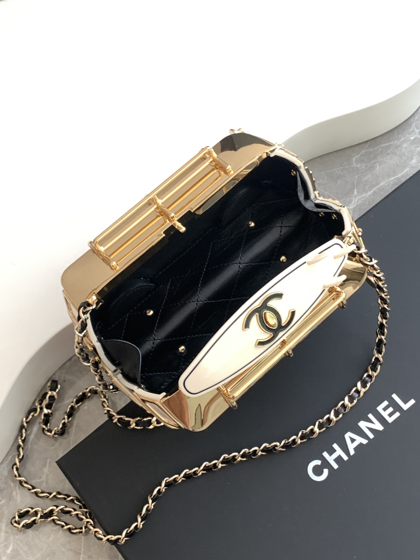 [TOP] CHANEL MINI VAN MINAUDIERE 9.4×16×8.7cm