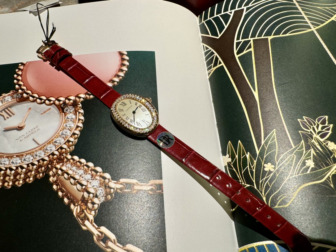 [TOP] Cartier Baignoire Watch - Red