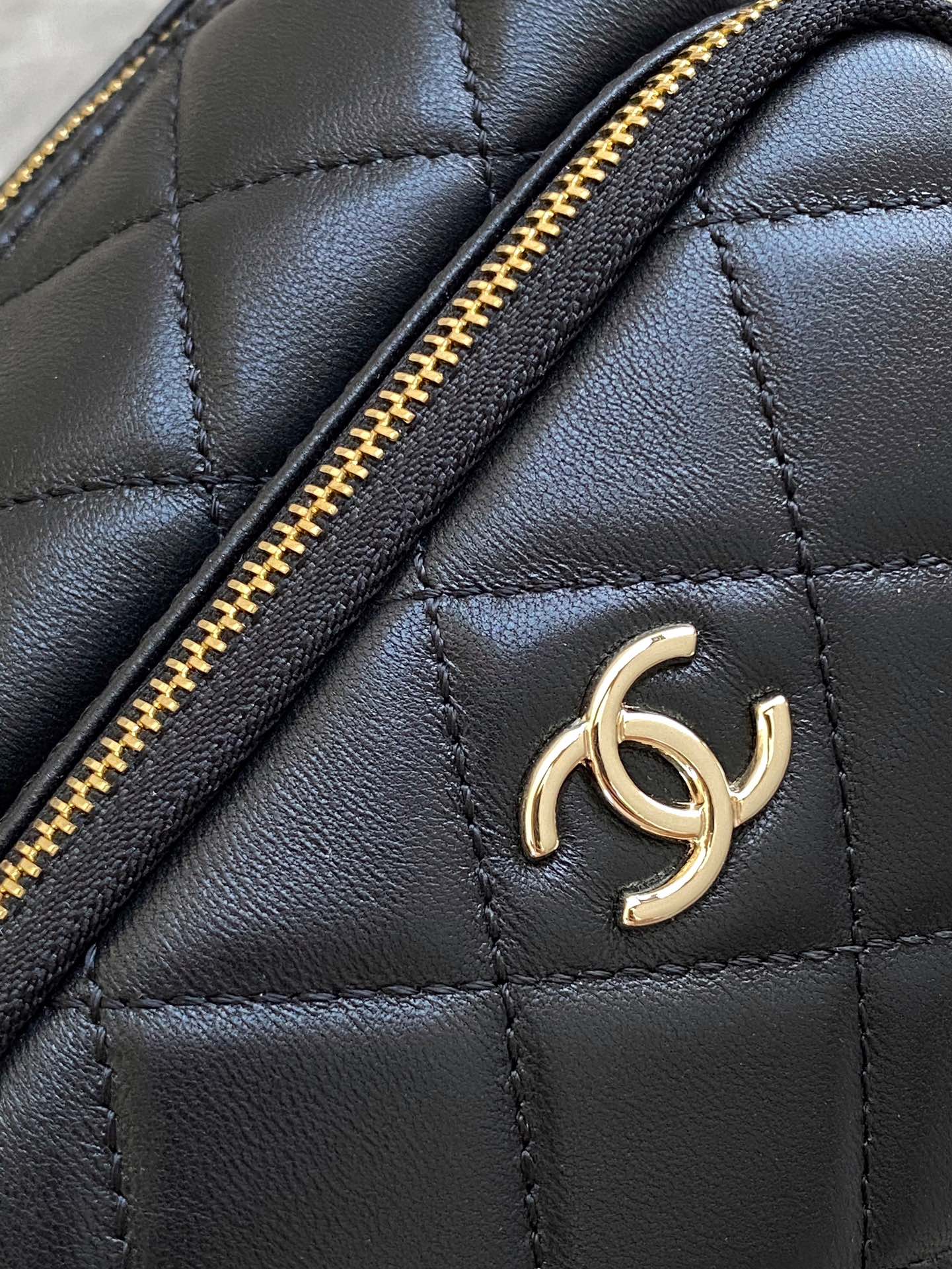 [TOP] CHANEL 24K Small Camera Case 14×23×9cm - Black