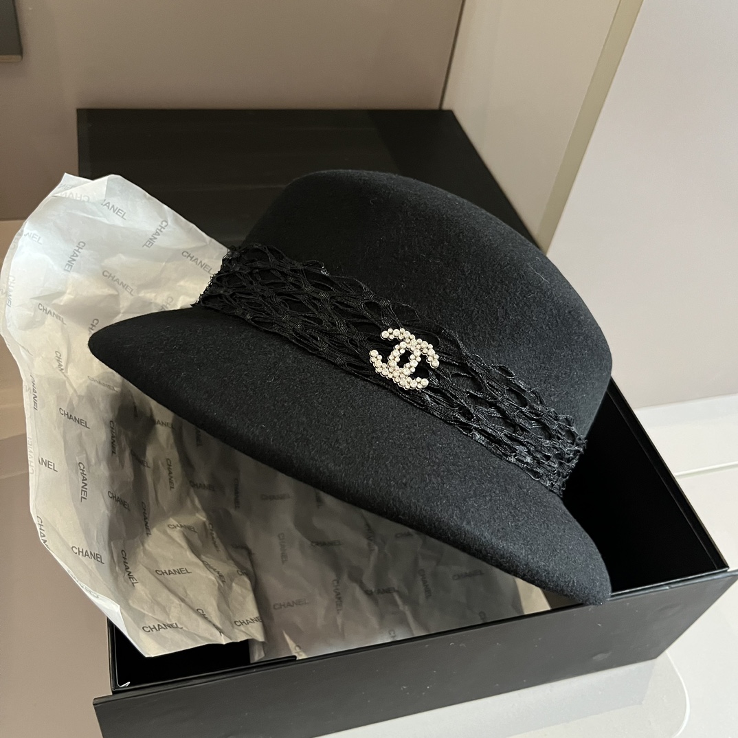 [TOP] CHANEL Fur Hat - Black