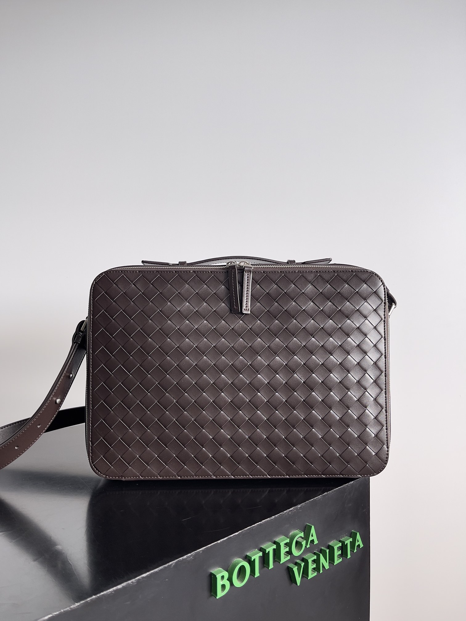 [TOP] Bottega Veneta BV Men's Woven Computer Bag 38x25x6.5cm - 2 Color