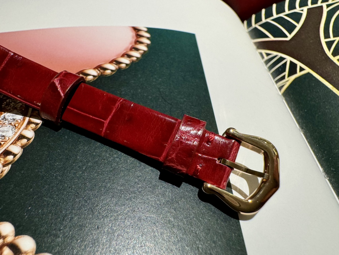 [TOP] Cartier Baignoire Watch - Red