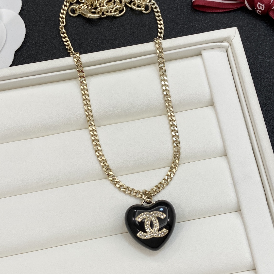 [TOP] CHANEL Heart Necklace - Gold&Black