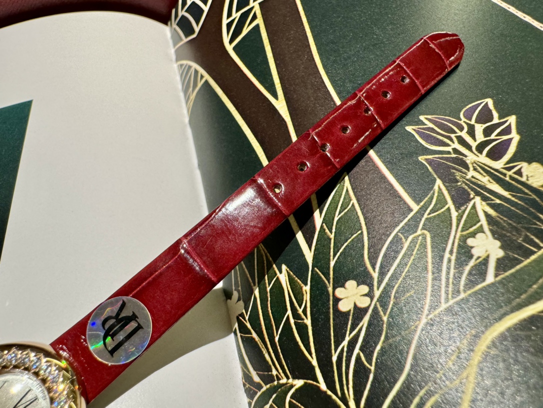 [TOP] Cartier Baignoire Watch - Red