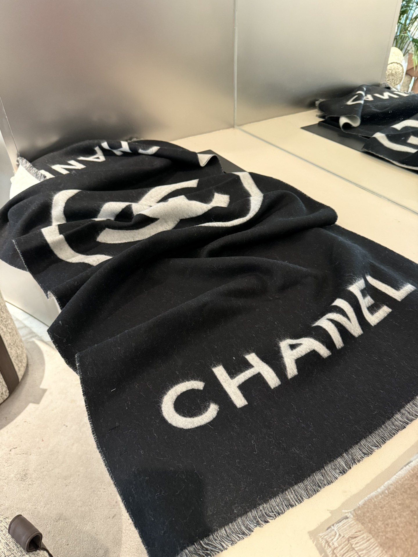 [TOP] CHANEL Cashmere Shawl Scarf 65x200 cm - 2 Colors