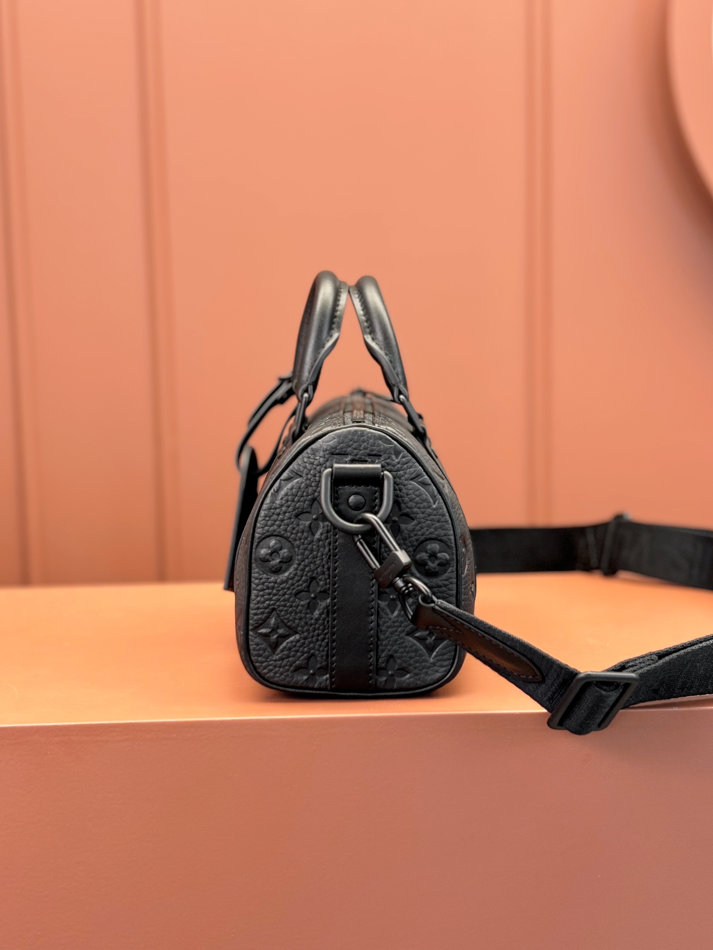 [TOP] Louis Vuitton LV Men's  Keepall Bandoulière 25 Bag 25x15x11cm - Black