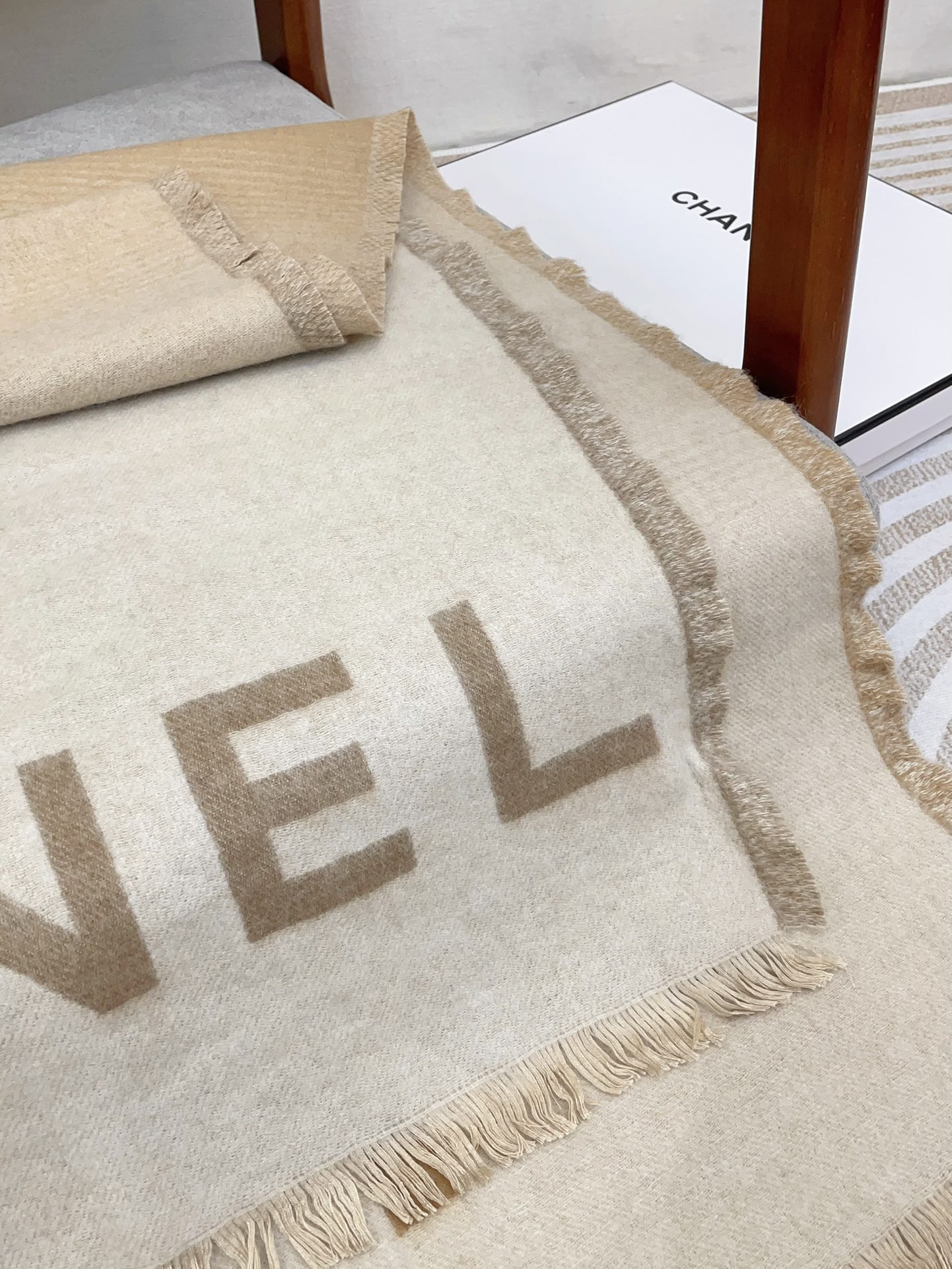 [TOP] CHANEL Cashmere Shawl Scarf 75x200 cm - Khaki