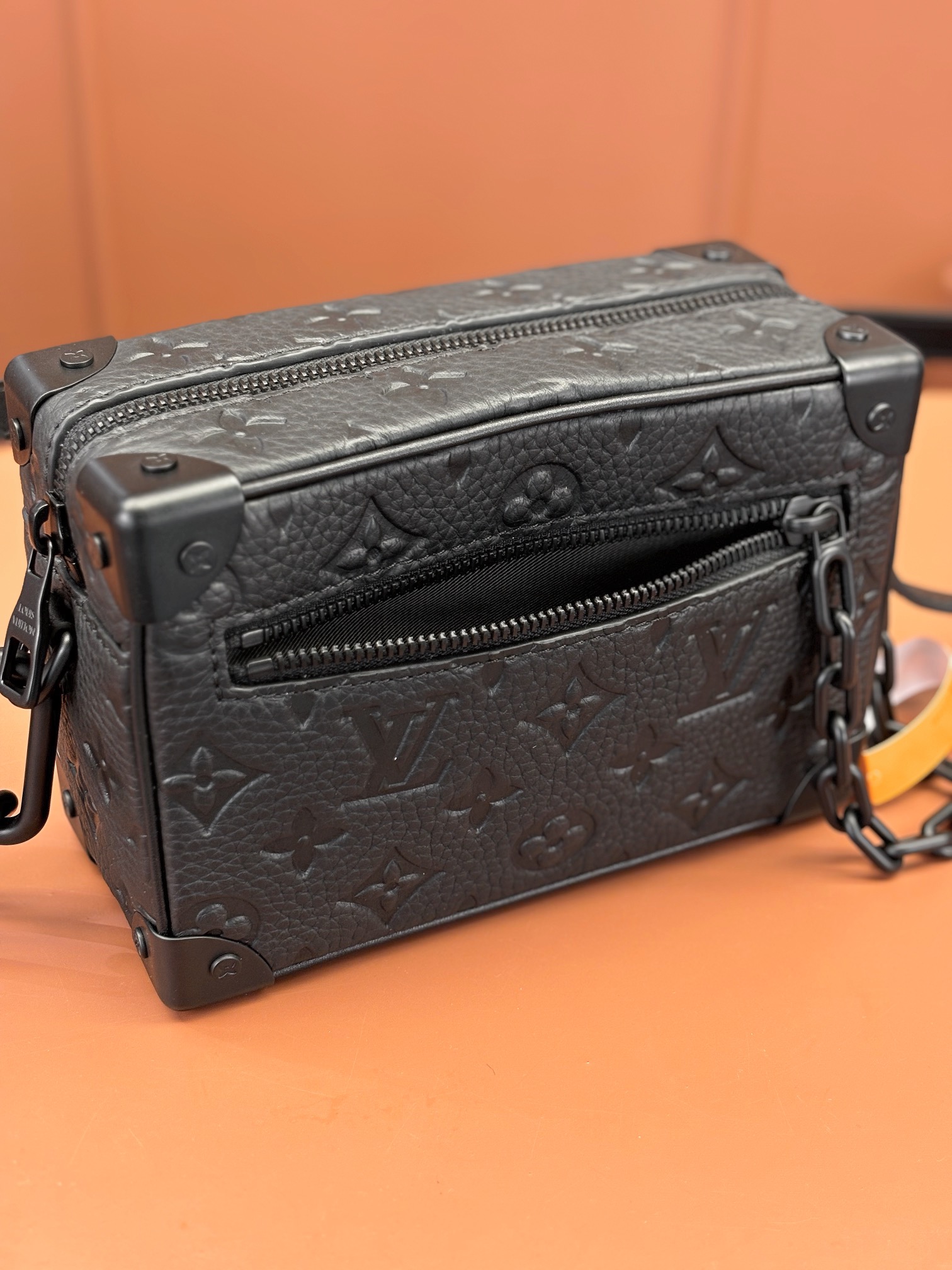 [TOP] Louis Vuitton LV Men's Taurillon Monogram Mini Soft Trunk 18.5x13x8cm - Black