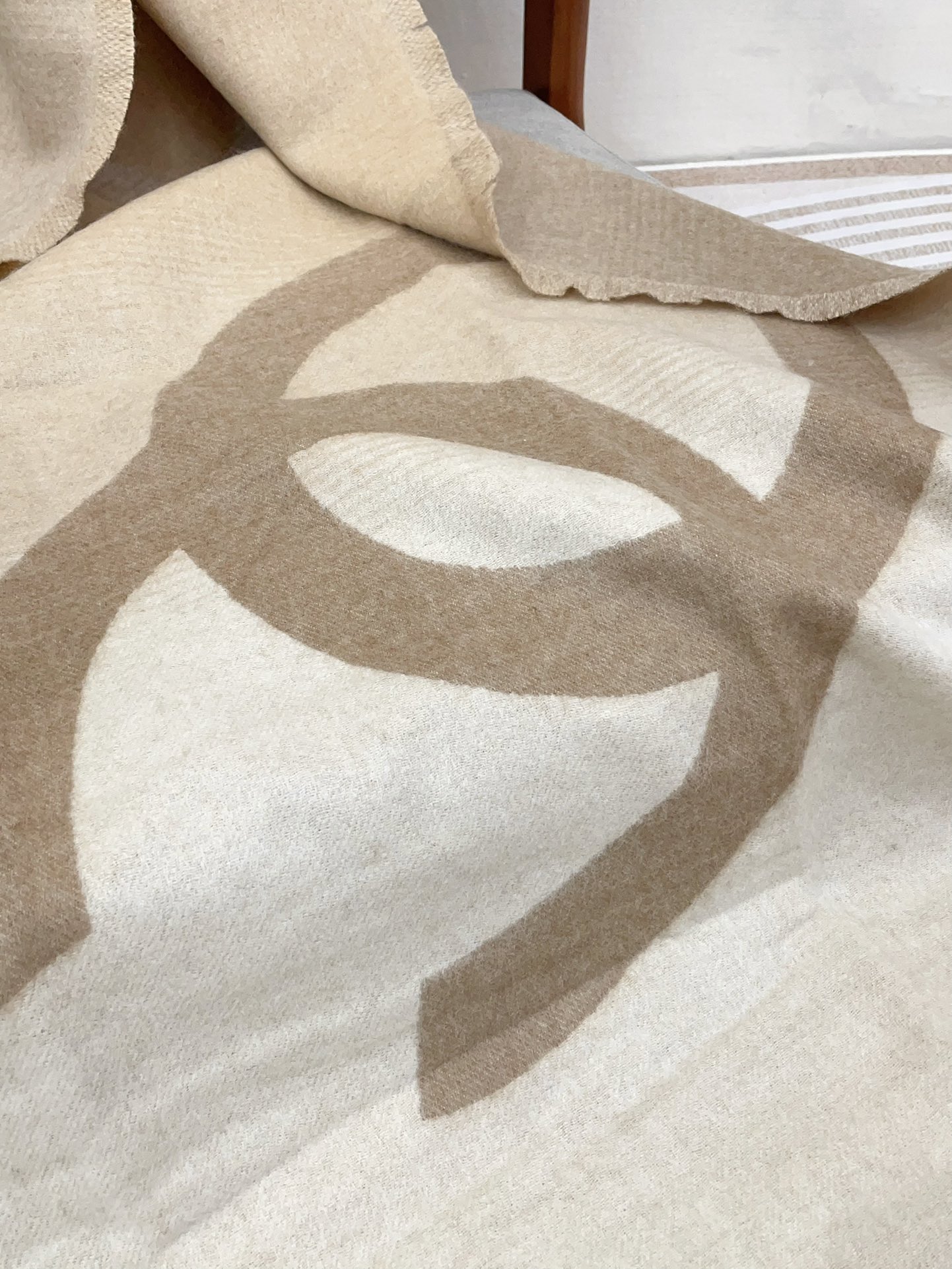[TOP] CHANEL Cashmere Shawl Scarf 75x200 cm - Khaki