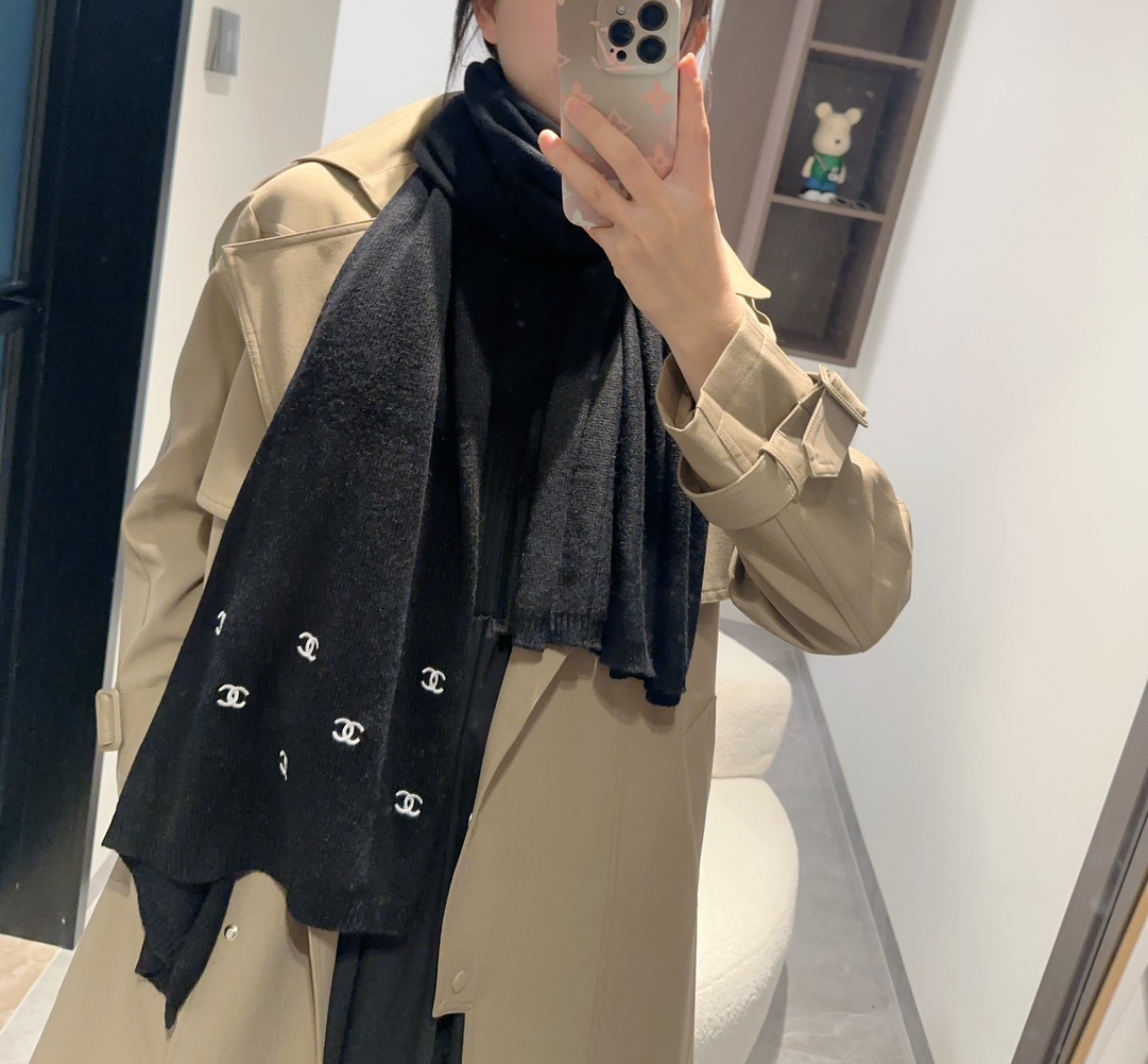 [TOP] CHANEL Cashmere Shawl Scarf 70x190 cm - Black