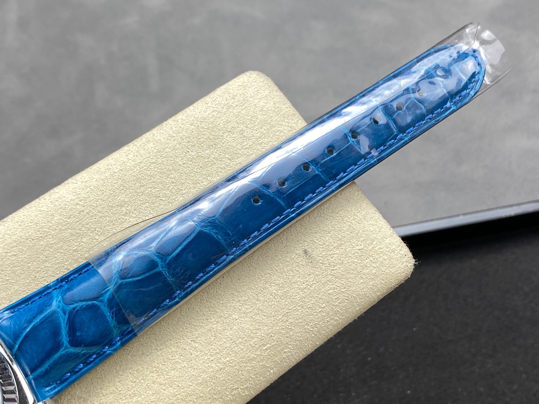 [TOP] ROLEX  Day-Date Sliver Bezel Watch 36mm - Blue