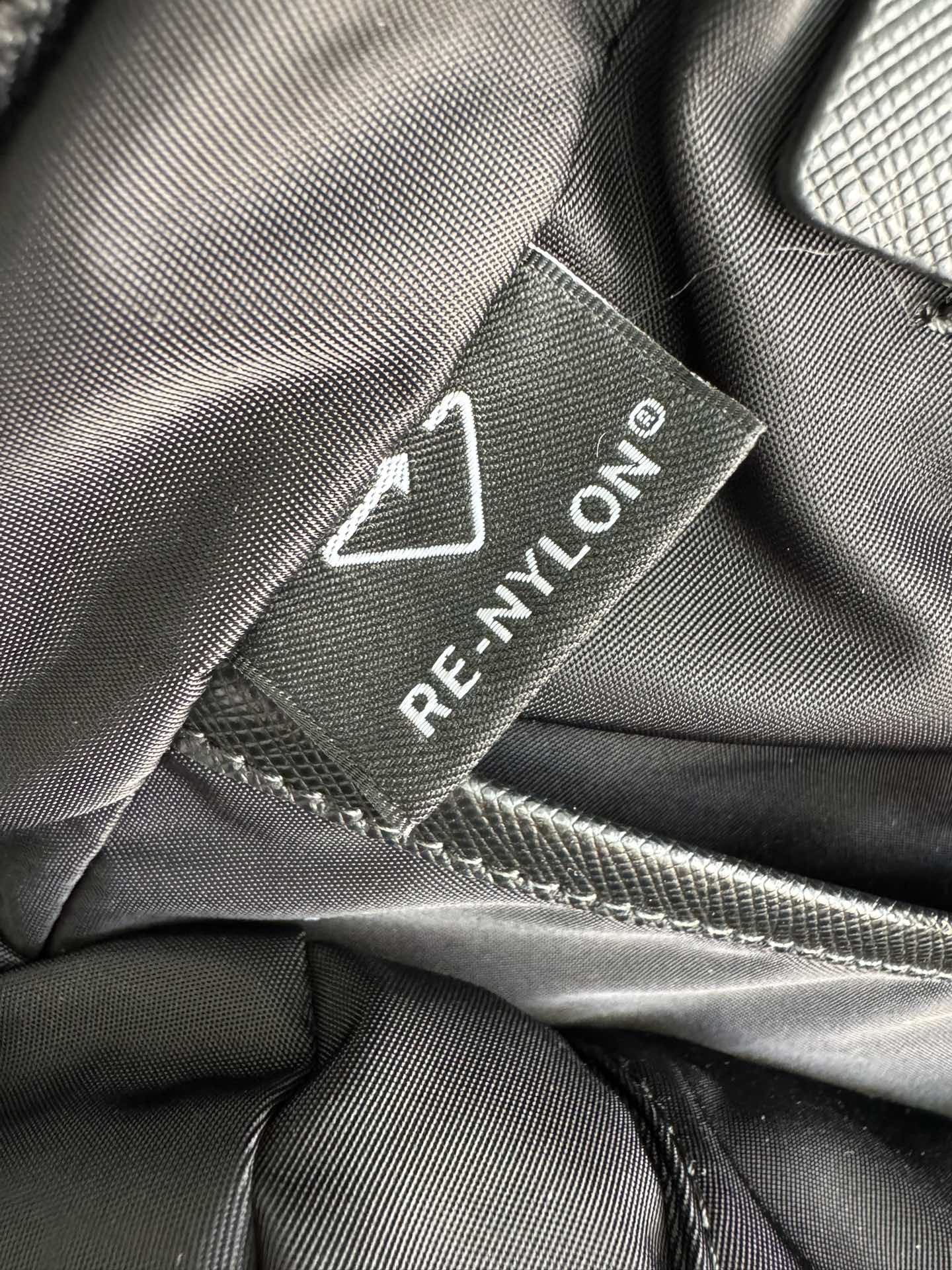 [TOP] PRADA Nylon and Saffiano Leather Backpack 30×39×15cm - Black