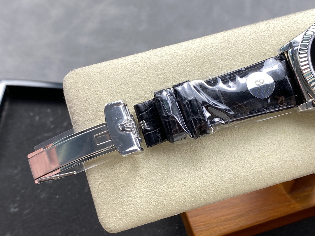 [TOP] ROLEX  Day-Date Sliver Bezel Watch 36mm - Black