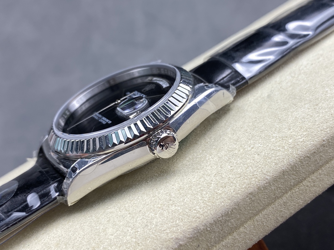 [TOP] ROLEX  Day-Date Sliver Bezel Watch 36mm - Black