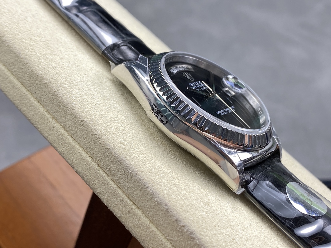 [TOP] ROLEX  Day-Date Sliver Bezel Watch 36mm - Black