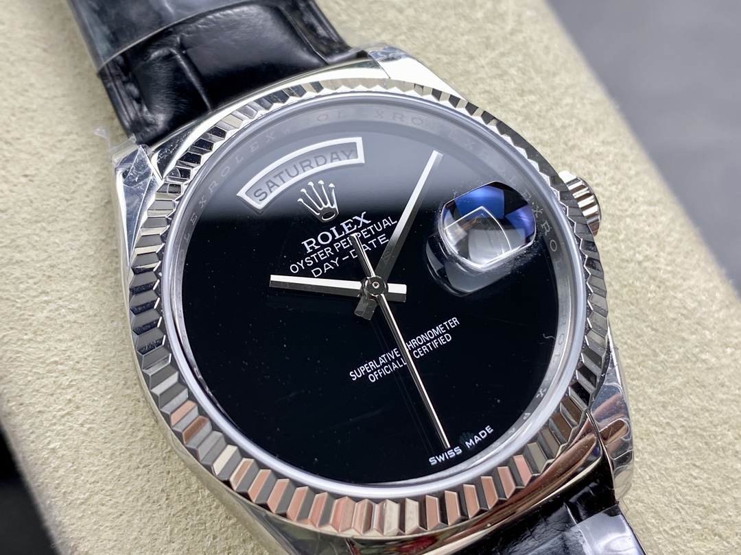 [TOP] ROLEX  Day-Date Sliver Bezel Watch 36mm - Black