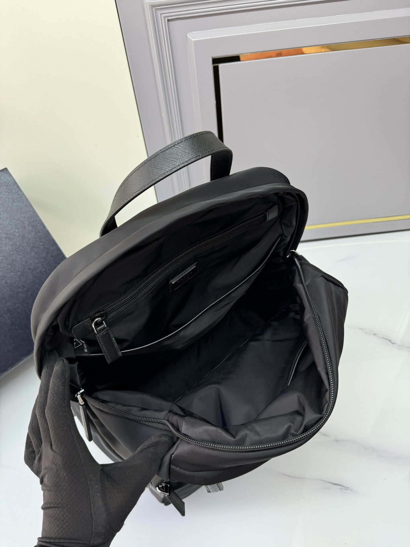 [TOP] PRADA Nylon and Saffiano Leather Backpack 30×39×15cm - Black