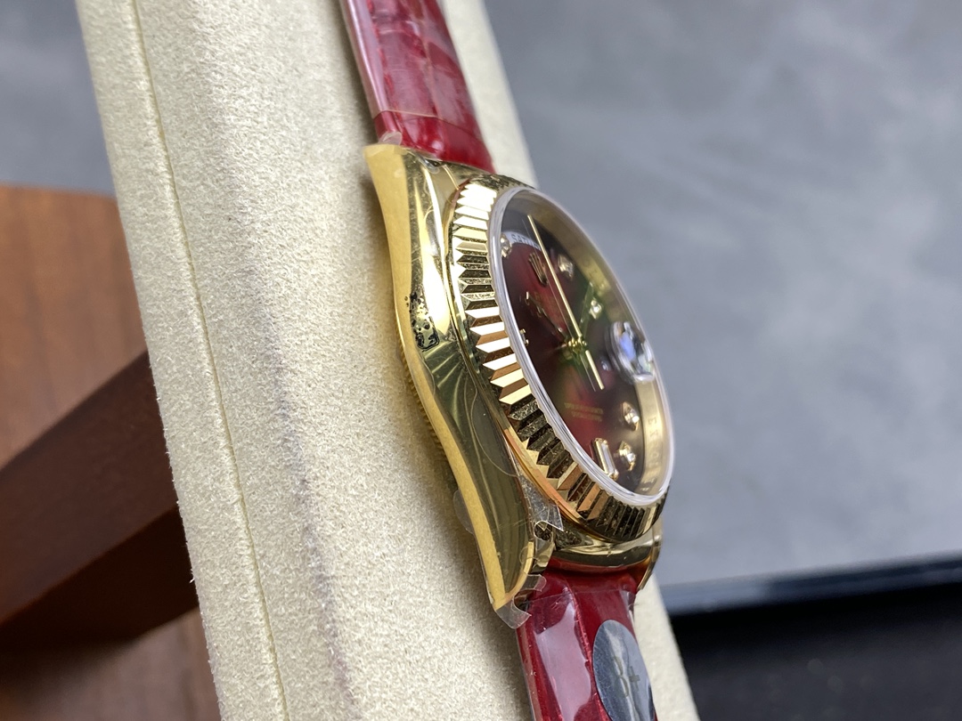 [TOP] ROLEX  Day-Date Yellow Gold Bezel Watch 36mm - Red