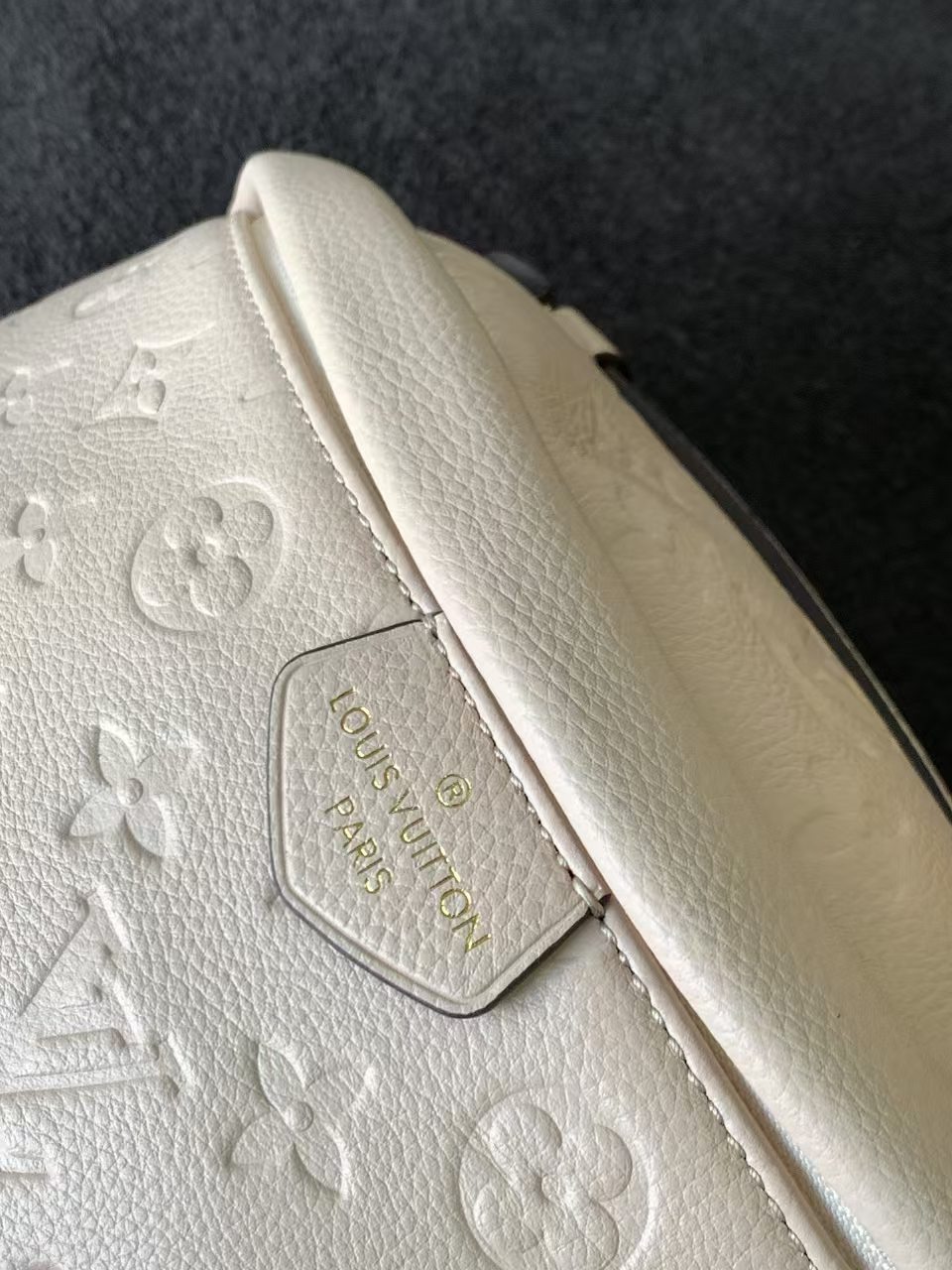[TOP] Louis Vuitton LV  BumBag Empreinte 37*14*20cm - WHITE