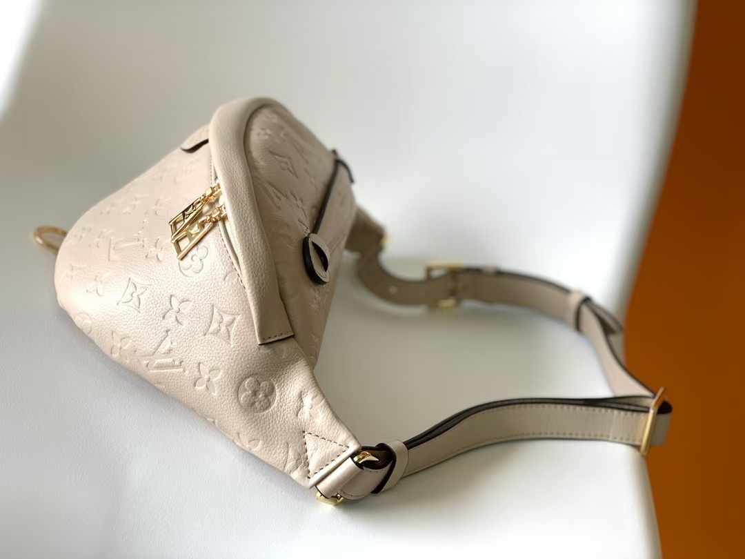[TOP] Louis Vuitton LV  BumBag Empreinte 37*14*20cm - WHITE