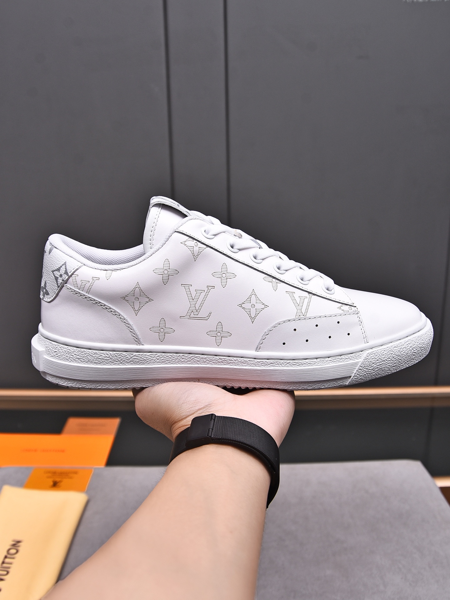 [TOP] Louis Vuitton LV Men's Shoes - 2 Colors